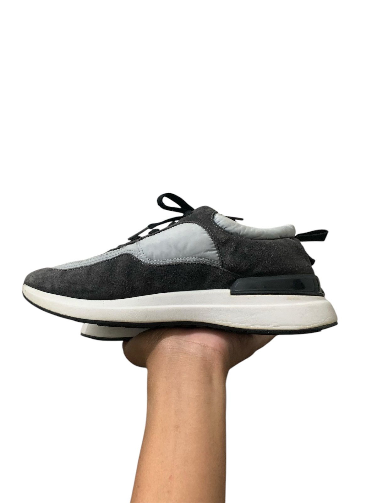 Chanel 🔥HEARING OFFER🔥Chanel CC Runner Suede Size US 6 / IT 36 - 2 Thumbnail