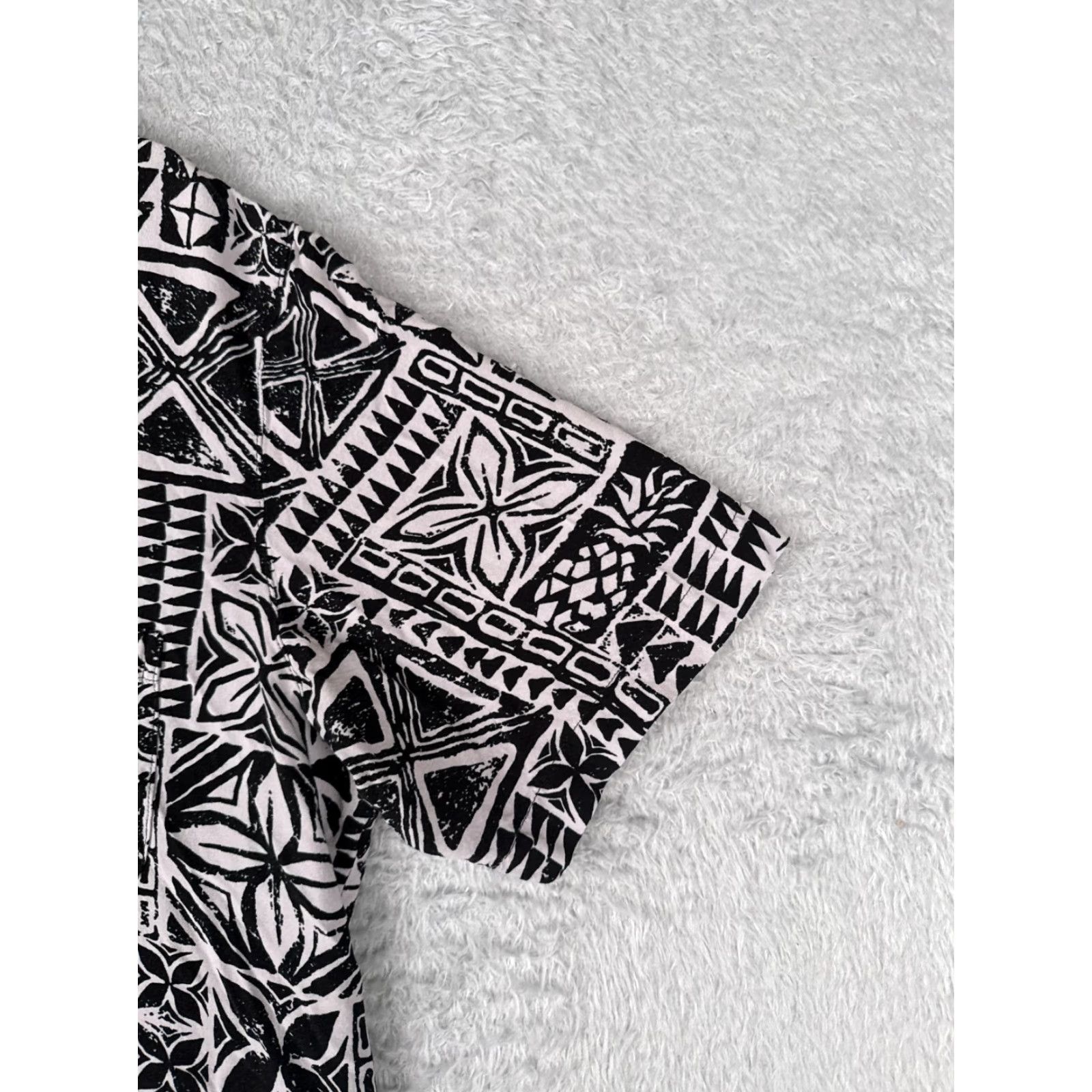 George VINTAGE George Shirt Mens Large Black White Floral Tribal Native 100% Rayon Pocket Size US L / EU 52-54 / 3 - 5 Thumbnail