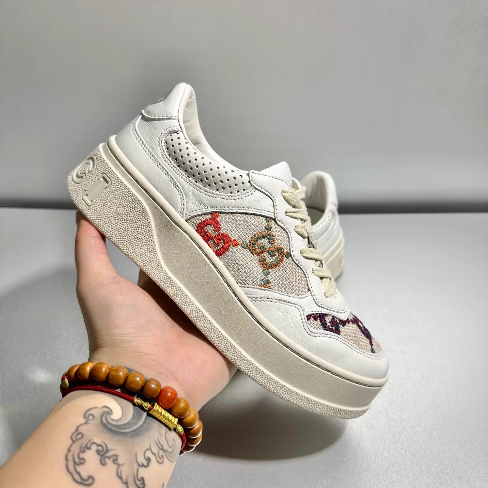 Gucci Gucci biscuit platform sneaker 37.5 EU worn once mint Size US 7 / IT 37 - 8 Thumbnail