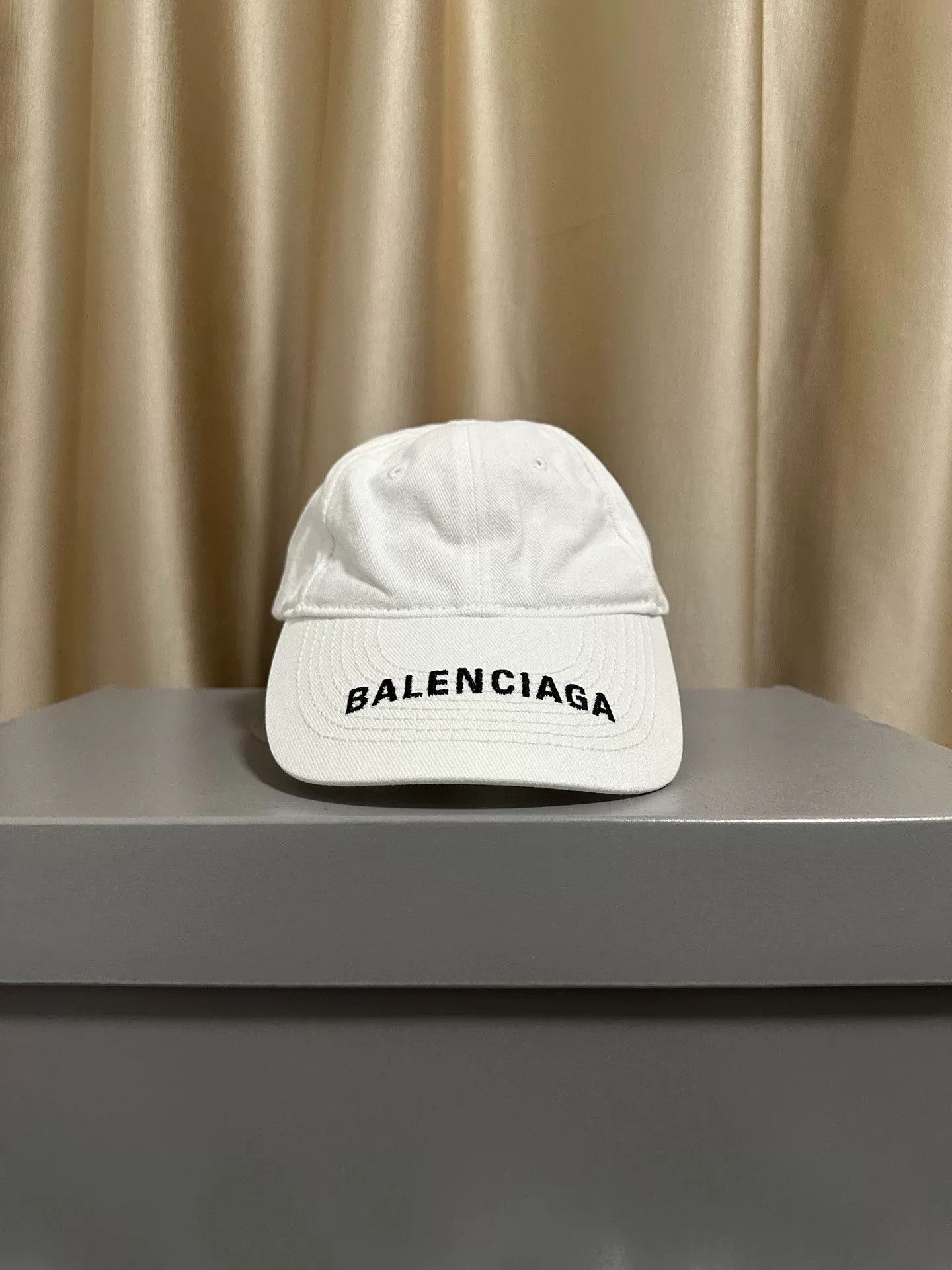 Balenciaga Balenciaga Embroidered Logo White Cap Size ONE SIZE - 1 Thumbnail