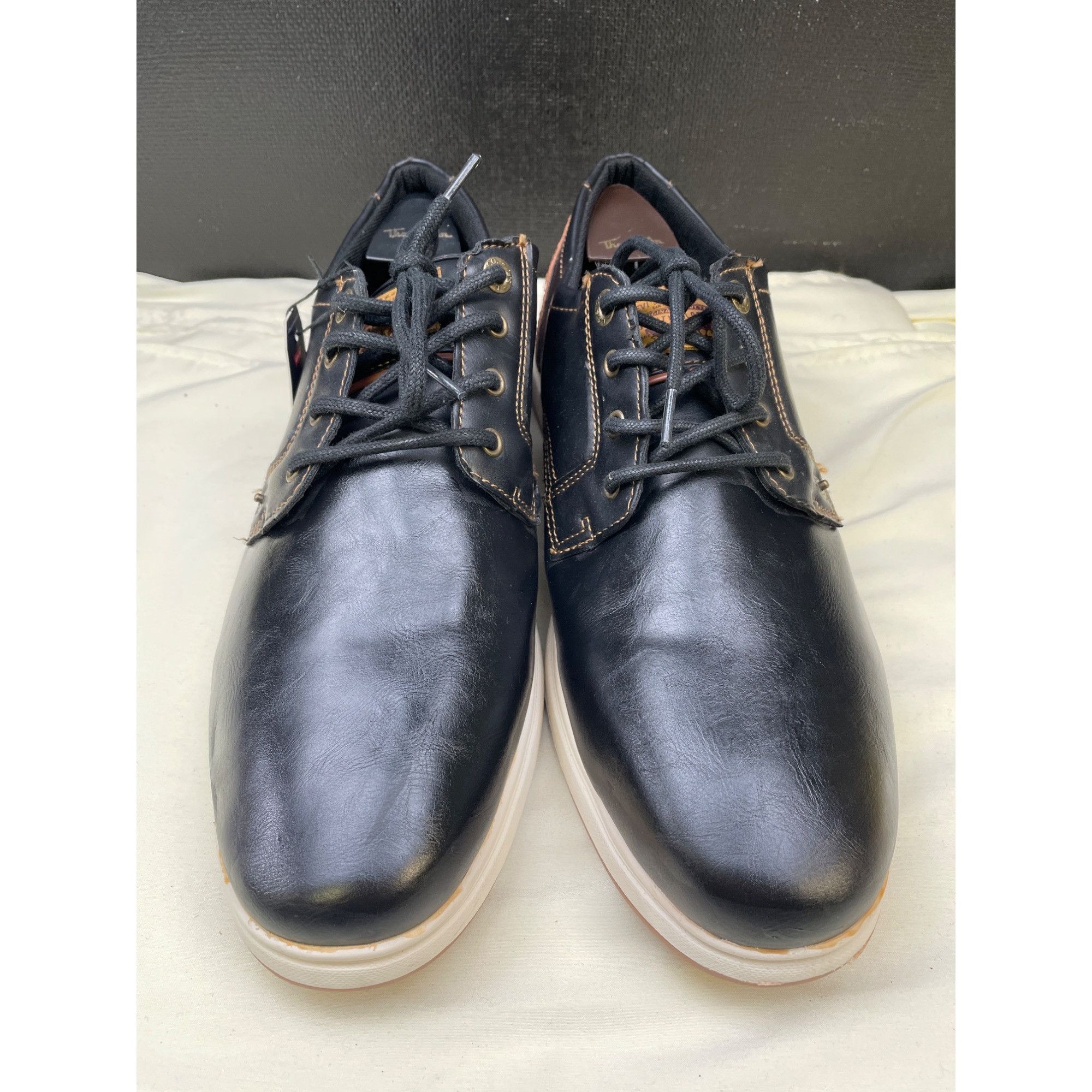 Levi's Levis Mens Black Leather Shoes Oxfords Casual Size 12W SKU 6 Size US 12 / EU 45 - 1 Thumbnail