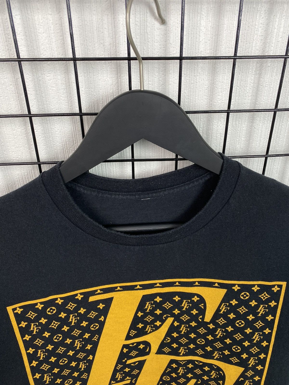 Band Tees Foo Fighters band T shirt Tee “Louis Vuitton style logo” Men Size US XL / EU 56 / 4 - 11 Thumbnail
