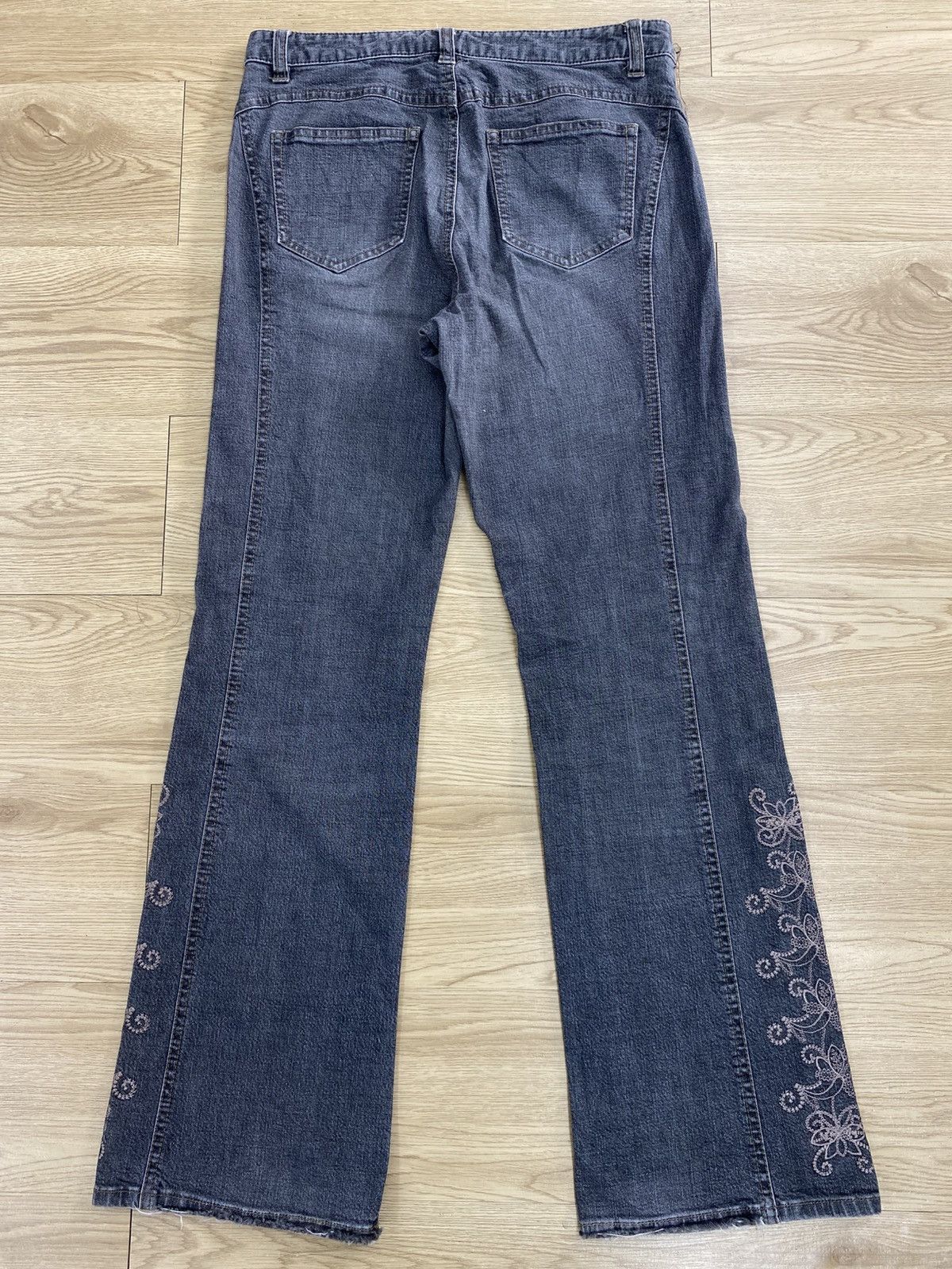 Japanese Brand Vintage Japanese Brand Embroidery Flaired Jeans Size US 29 - 3 Thumbnail