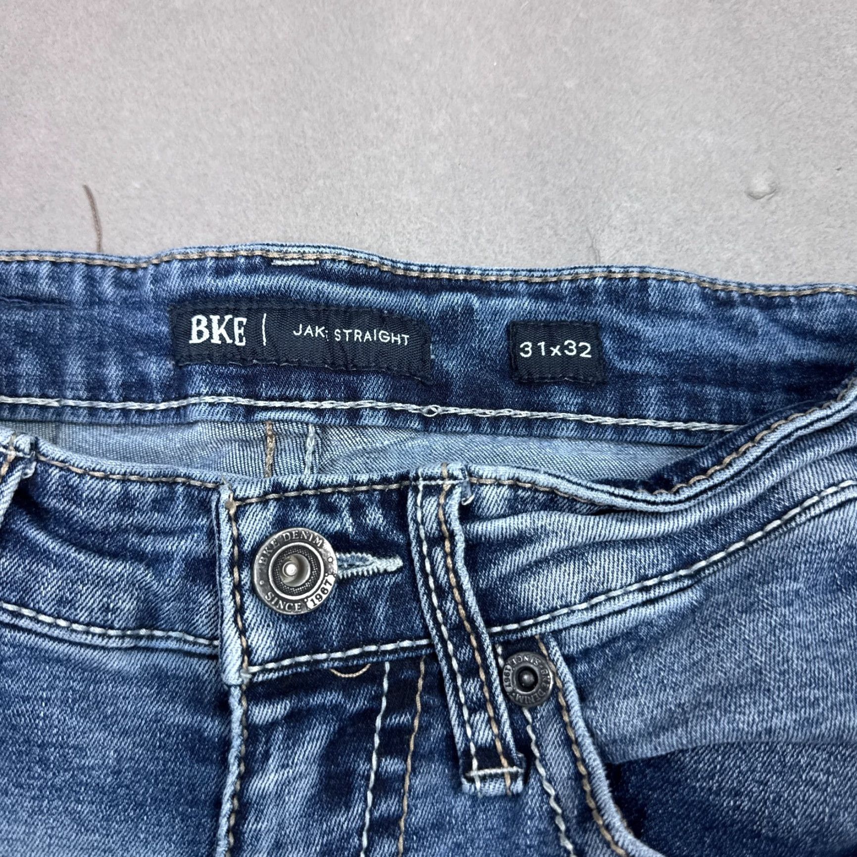Vintage Buckle Jeans Mens 30x30 Blue Jake Denim Pants Faded Washed Out Buckle Bke Jeans Regular 5-Pocket blue Denim Mens Jeans 30x30 Size US 31 - 6 Thumbnail