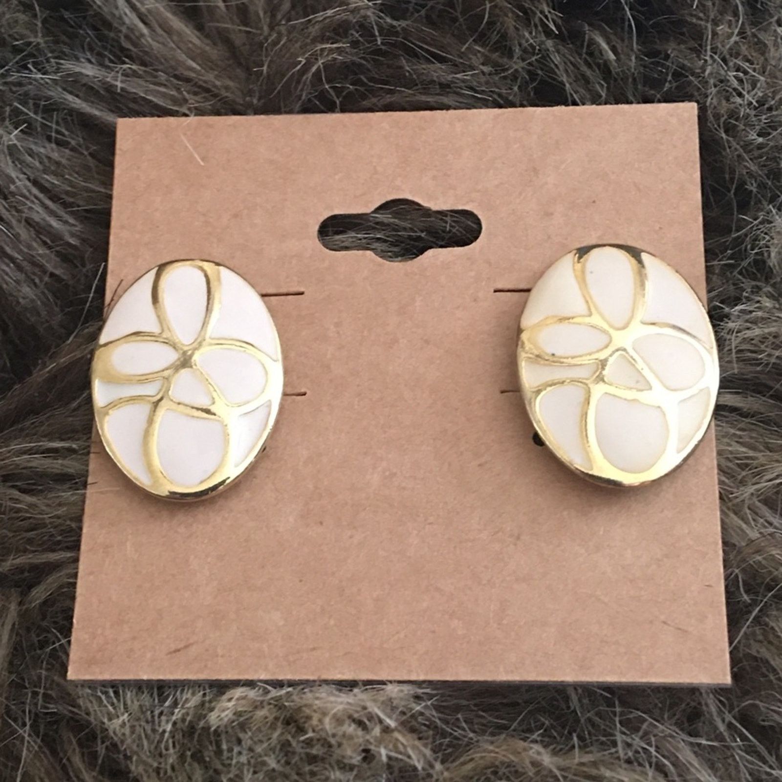Vintage Vintage cream enamel gold setting pierced earrings Size ONE SIZE - 3 Thumbnail