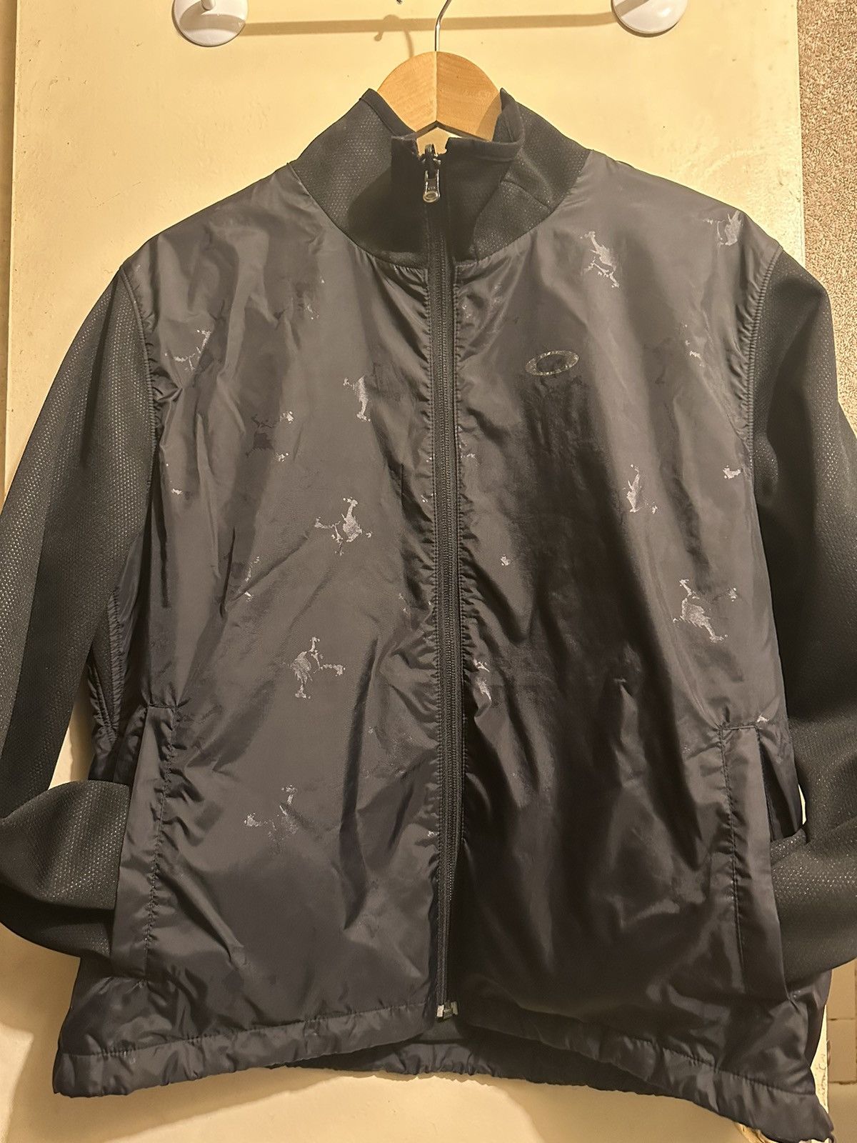 image of Vintage Oakley Jacket Men’S Large in Black, Men's