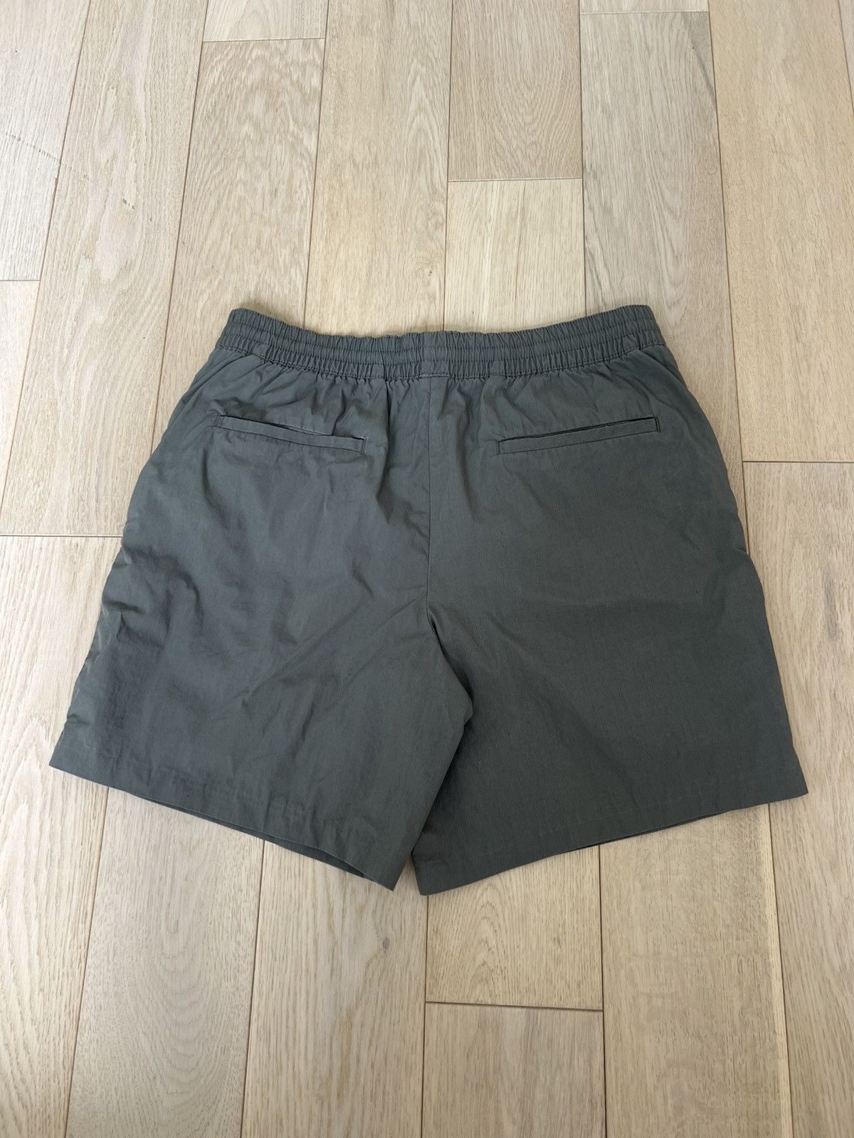 Club Monaco Club Monaco Chino Shorts (Olive, Small) Size US 29 - 3 Thumbnail
