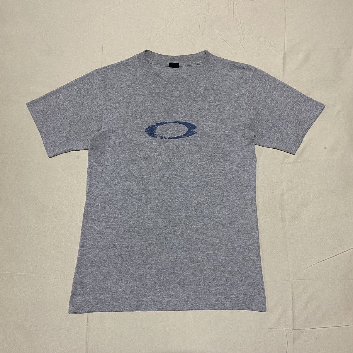 Oakley Vintage OAKLEY CENTER LOGO T-Shirts Size US S / EU 44-46 / 1 - 1 Thumbnail
