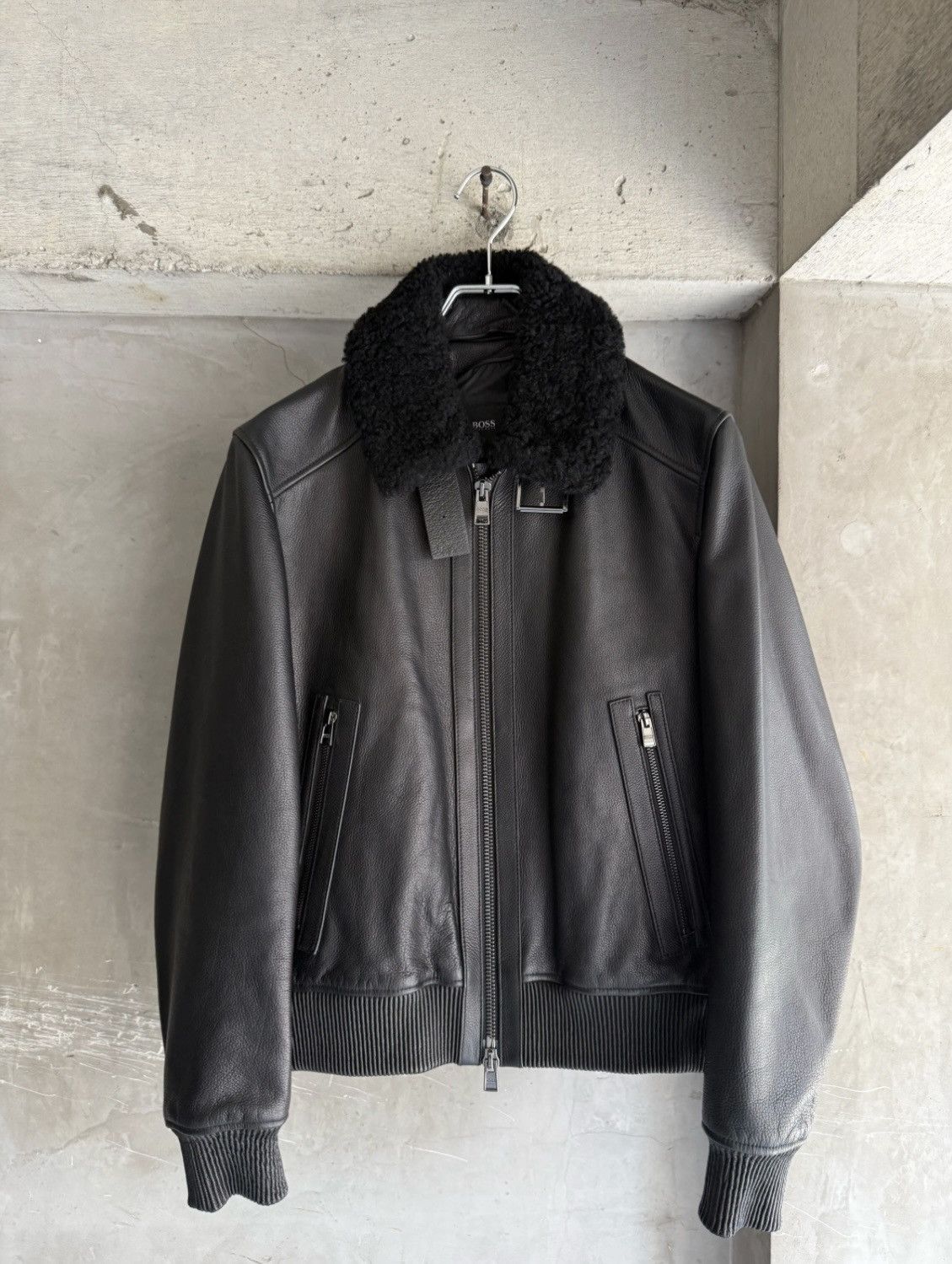 Hugo Boss HUGO BOSS Black Cow Leather Shearling Collar Jacket Size US S / EU 44-46 / 1 - 1 Thumbnail
