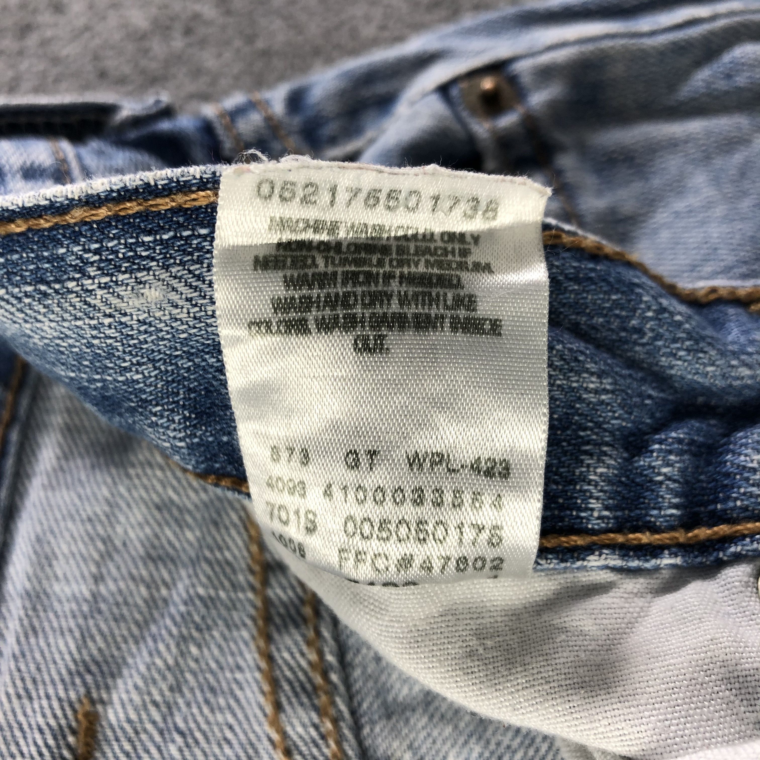 Levi's Vintage Blue Wash Levis 505 Jeans-J3367 Size US 39 - 12 Thumbnail