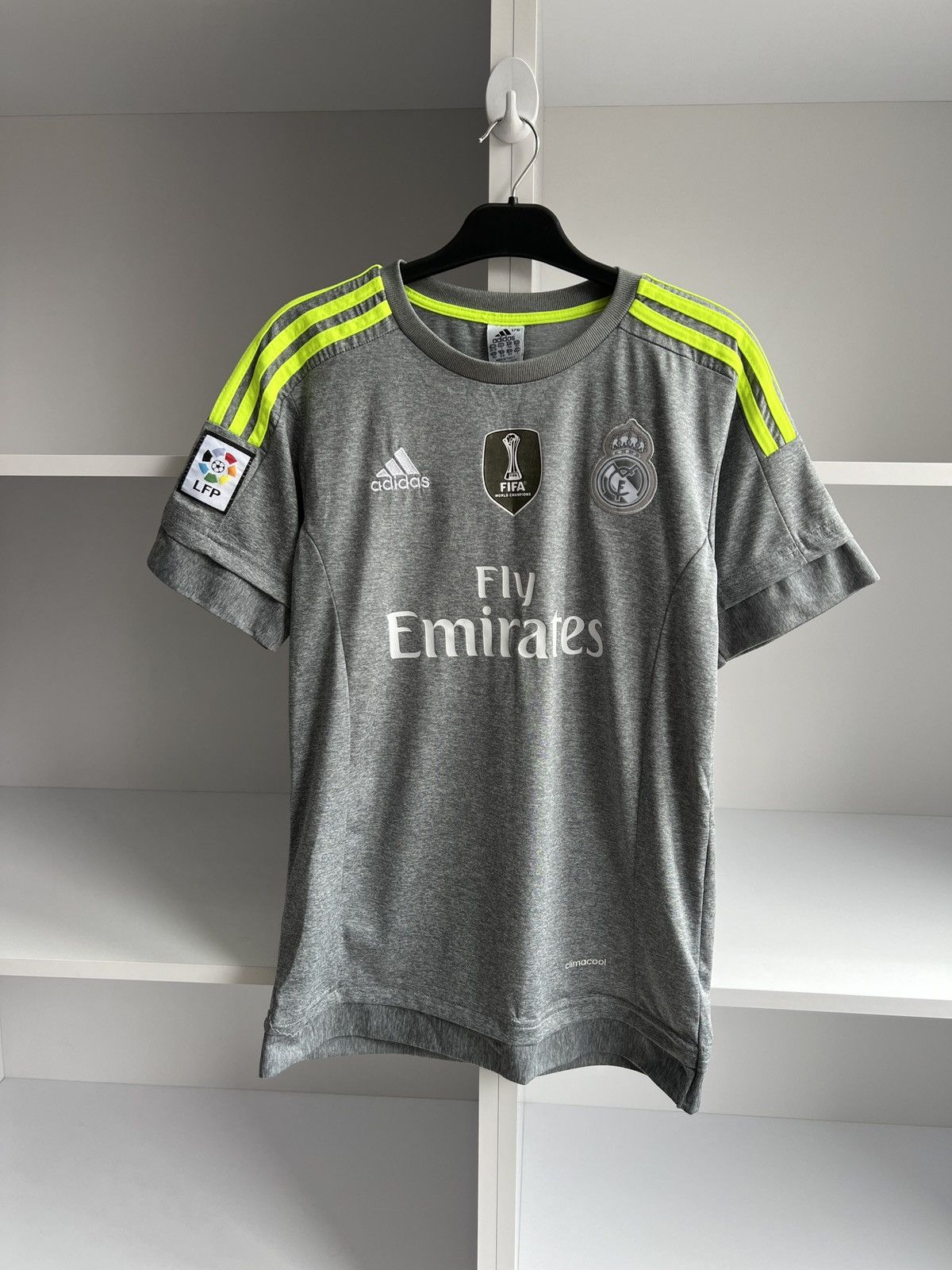 Vintage Cristiano Ronaldo Jersey 2015 Gray Real Madrid Size US S / EU 44-46 / 1 - 5 Thumbnail