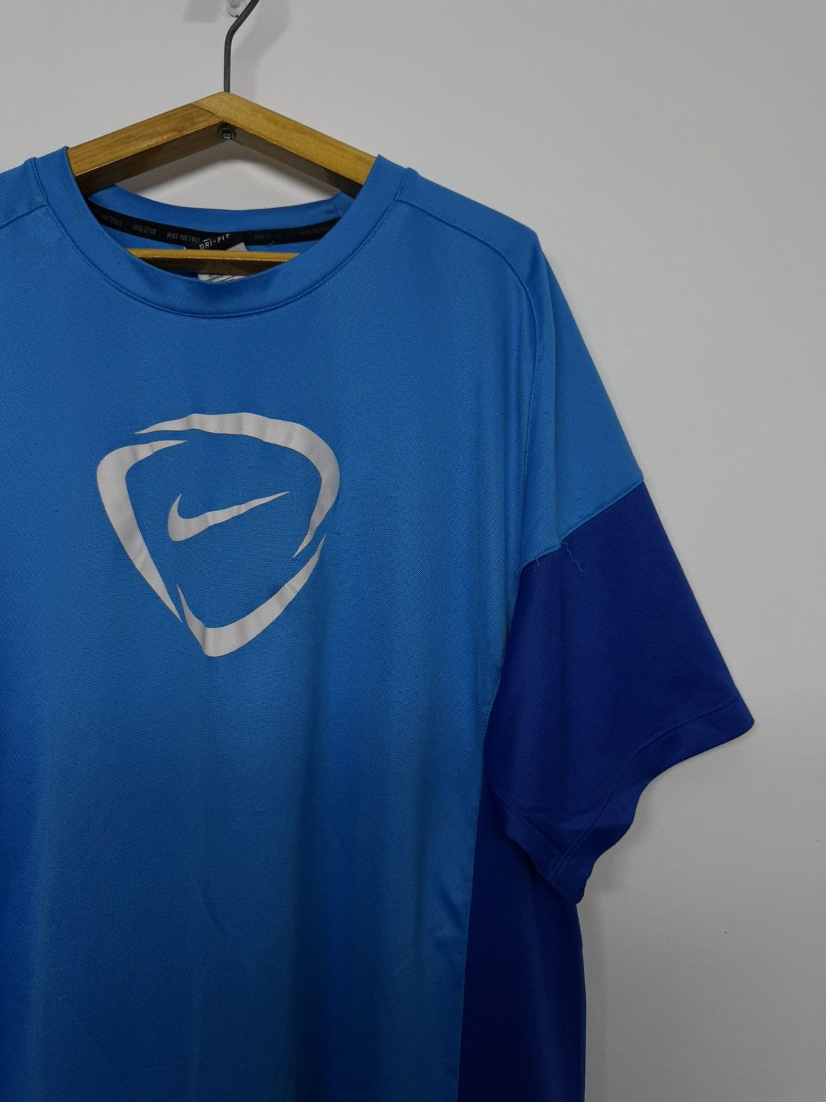 Nike Vintage Nike Y2k t shirt swoosh logo 00’s Size US XL / EU 56 / 4 - 5 Thumbnail