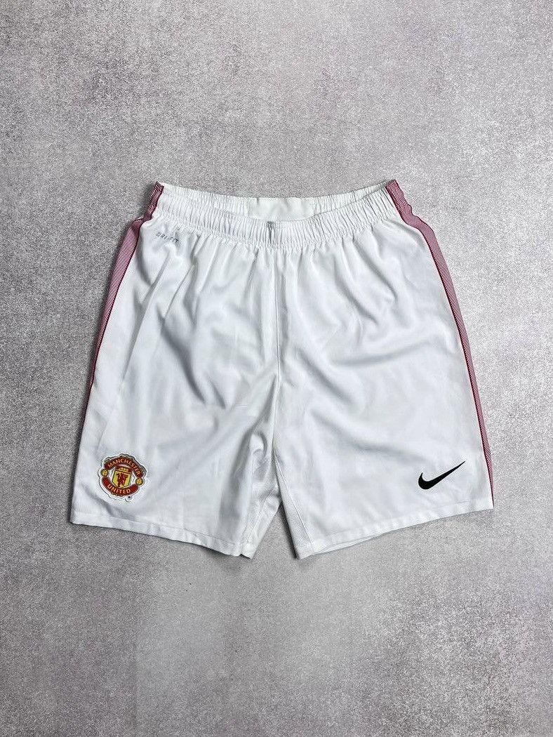 Nike × Vintage VINTAGE NIKE MANCHESTER UNITED SHORTS Y2K L Size US 34 / EU 50 - 1 Thumbnail