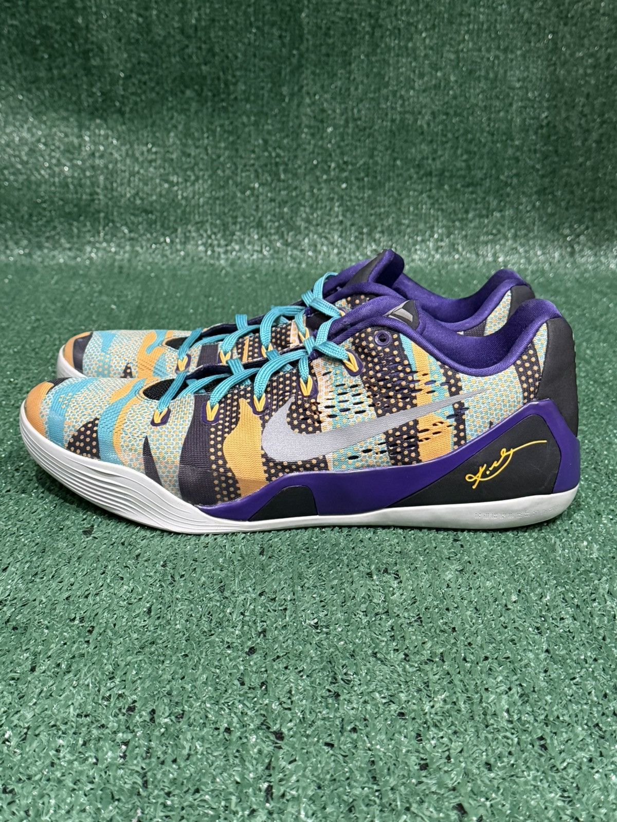 Nike Kobe EM Pop Art Size 13 no box Size US 13 / EU 46 - 4 Thumbnail