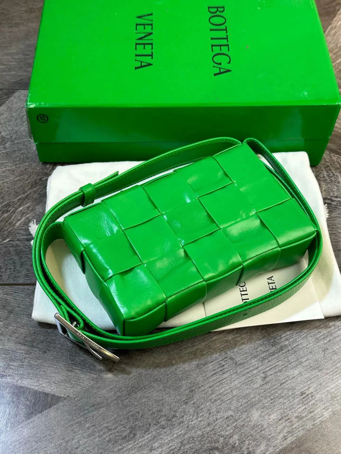 Bottega Veneta BV Cassette 15 Grid Messenger Bag. Size ONE SIZE - 3 Thumbnail