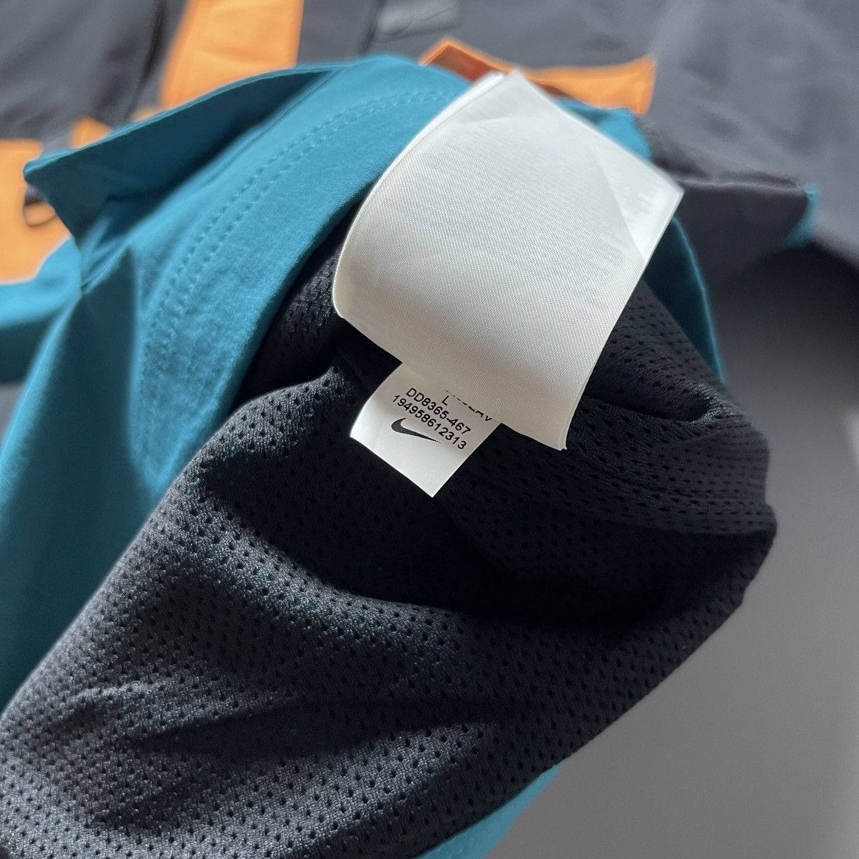 Nike CHELSEA NIKE 2021/2022 WOVEN HOODED FOOTBALL JACKET Size US L / EU 52-54 / 3 - 16 Thumbnail
