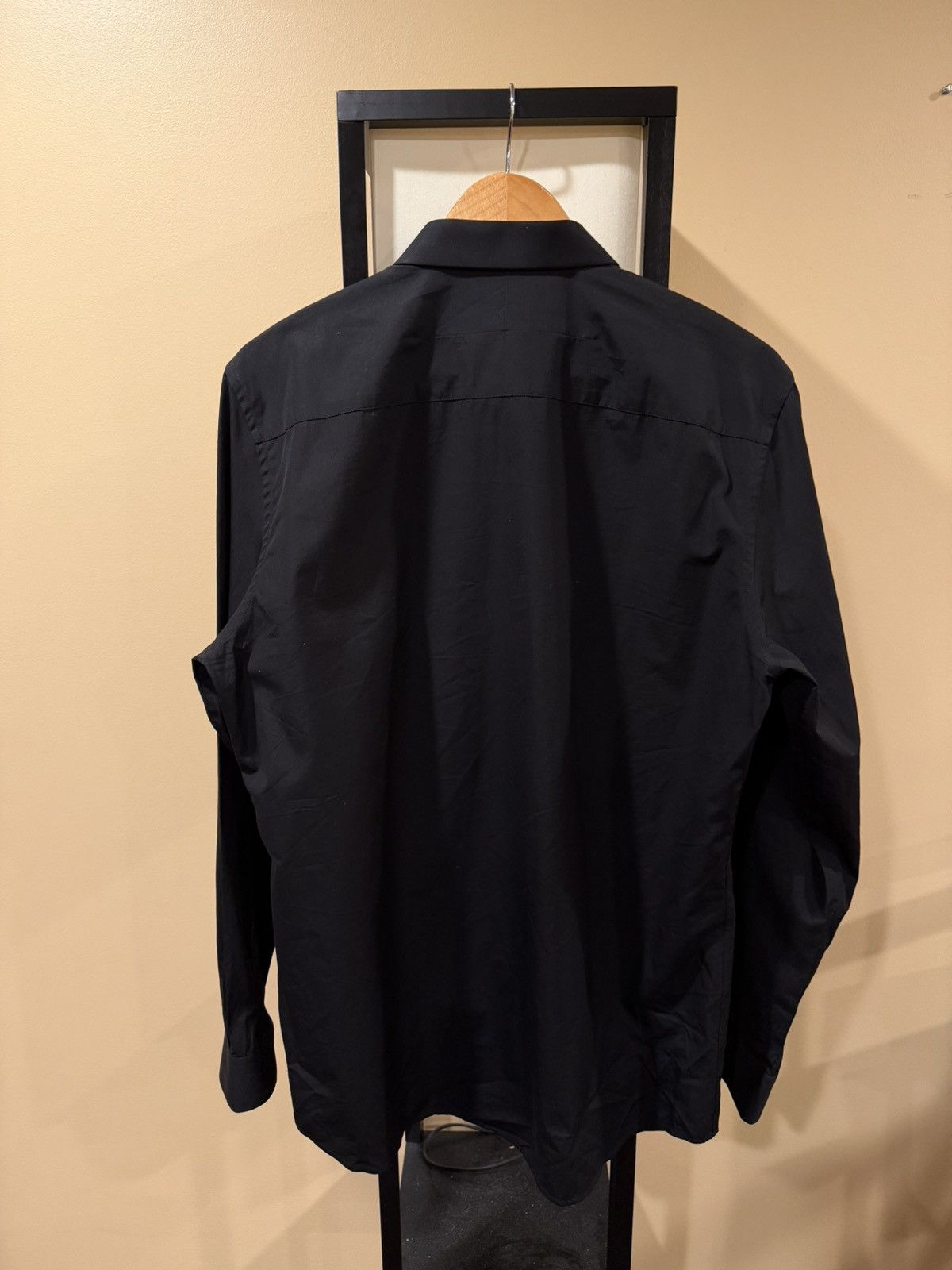 Givenchy Givenchy Red Star Embroidered Collared Black Button Up Shirt Size US L / EU 52-54 / 3 - 2 Thumbnail