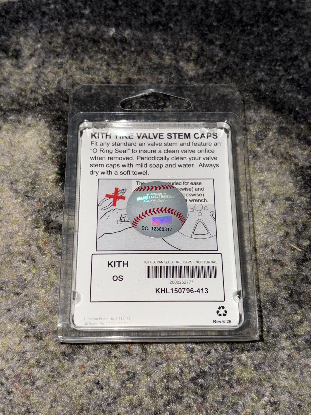 Kith × New York Yankees Kith x New York Yankees Tire Valve Caps Navy Size ONE SIZE - 3 Thumbnail