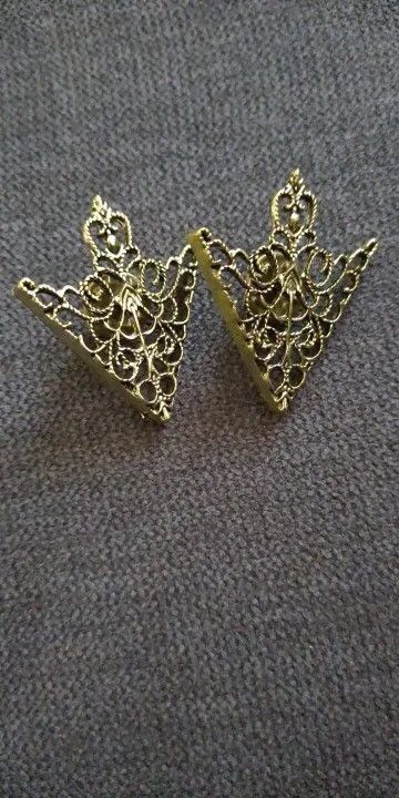 Jewelry Triangle Shirt Collar Brooches Size ONE SIZE - 2 Thumbnail