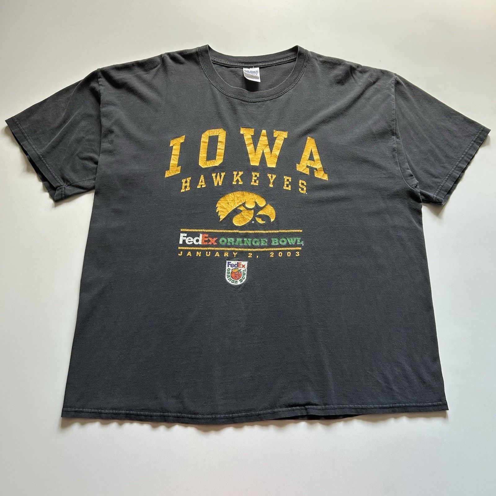Gildan Vintage Iowa Hawkeyes Shirt Y2K NCAA Football Faded Black Size US L / EU 52-54 / 3 - 1 Thumbnail