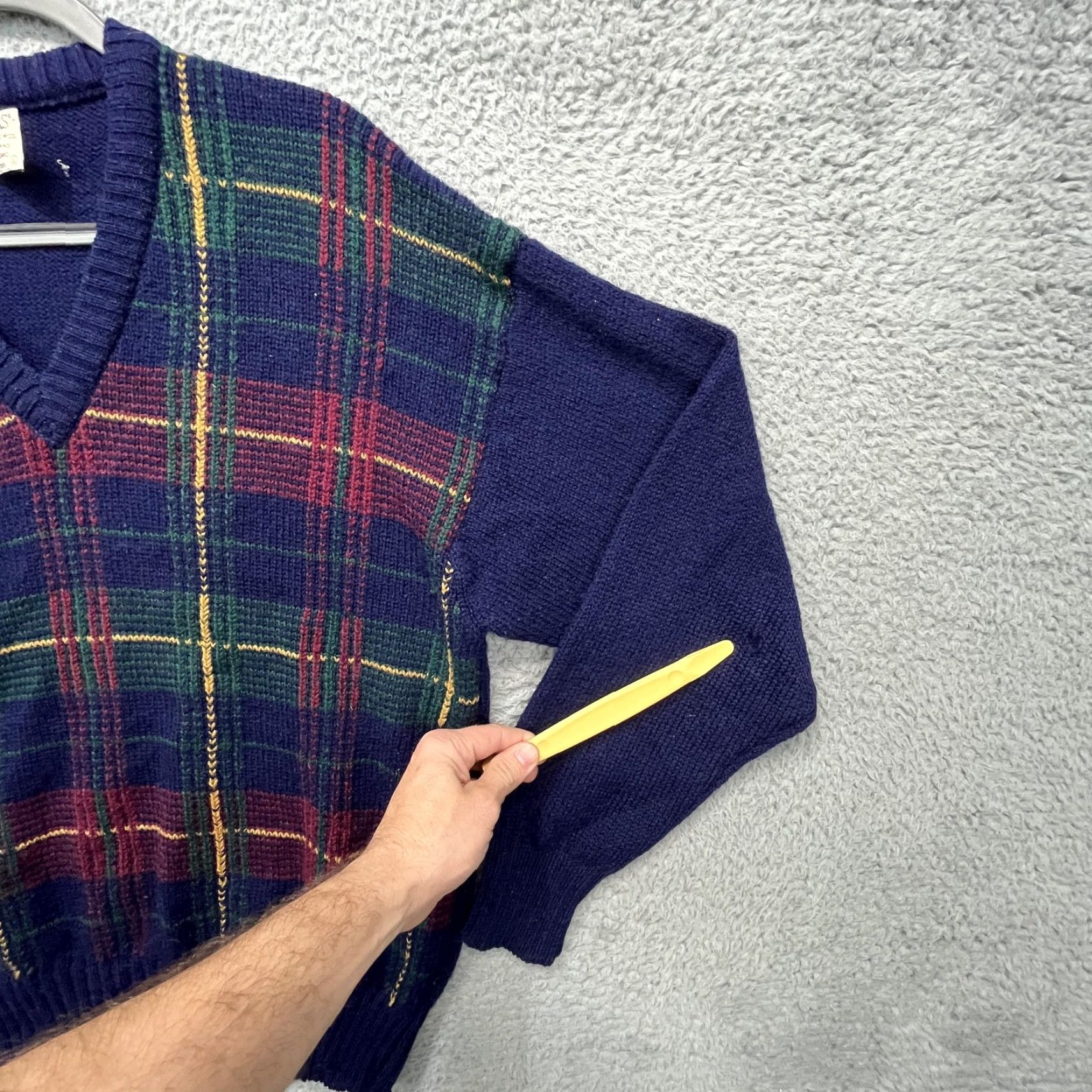 Vintage VINTAGE The Moors Sweater Mens Large Blue Plaid Shetland Wool V-Neck Pullover Size US L / EU 52-54 / 3 - 3 Thumbnail