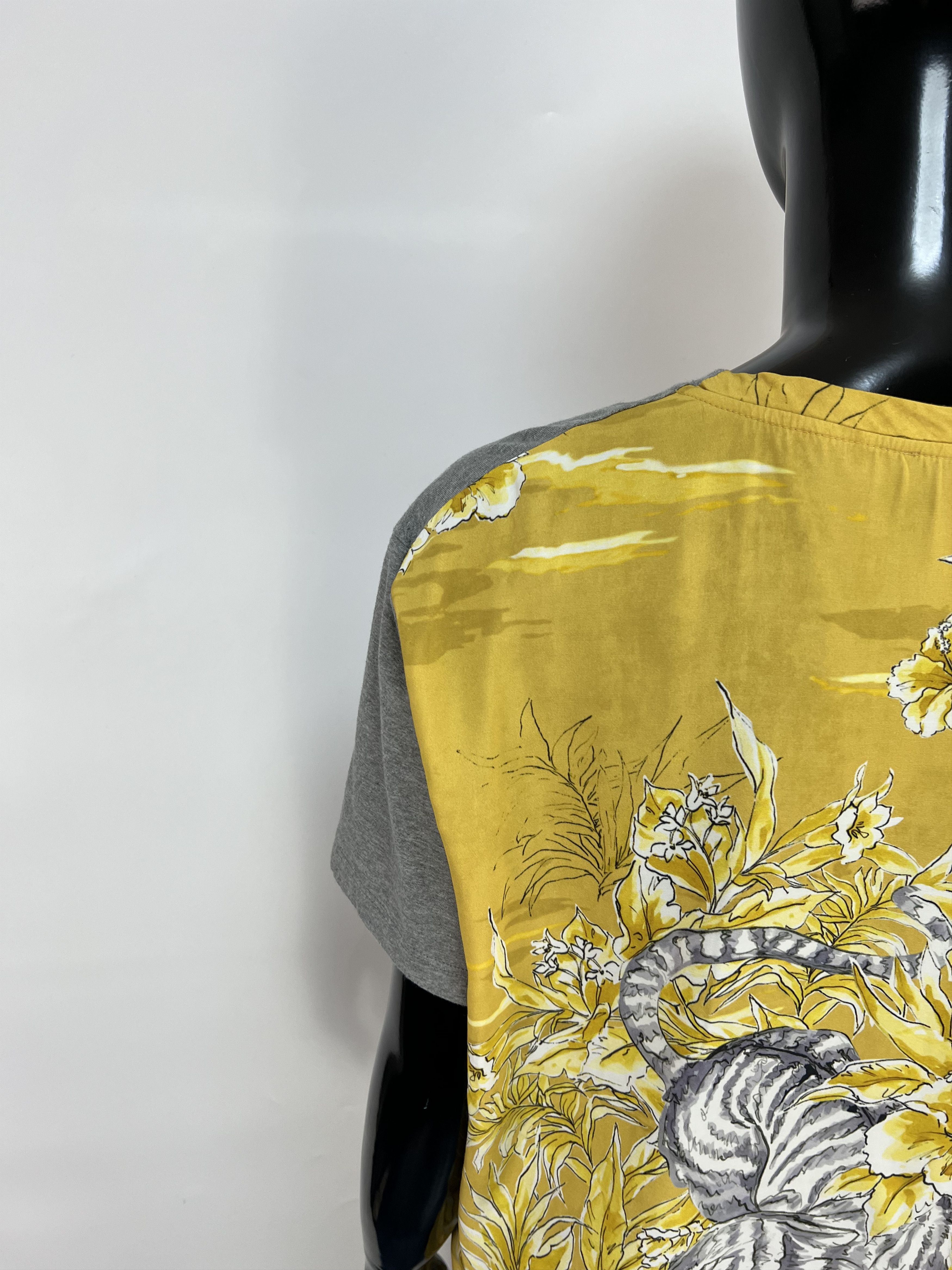 Valentino Valentino Women's T-Shirt Size L Size L / US 10 / IT 46 - 10 Thumbnail