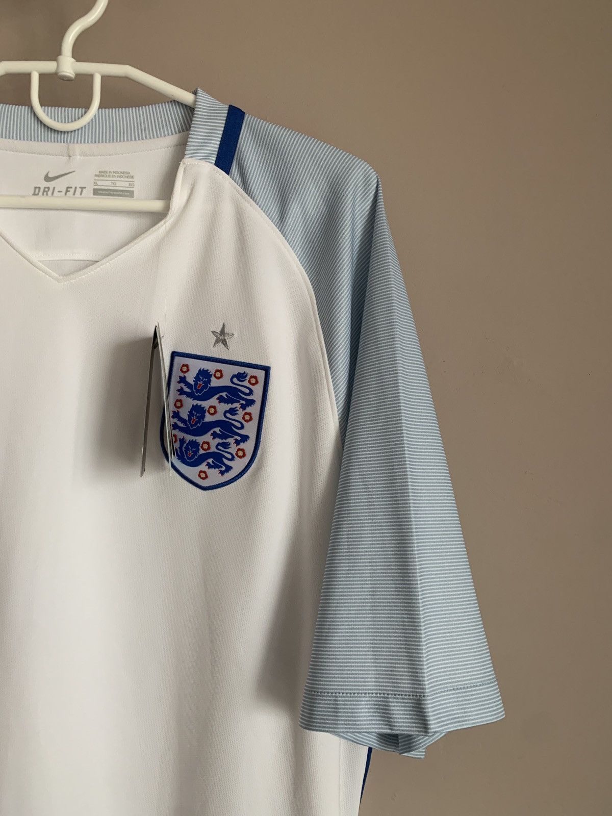 Nike England 2016 2018 home Nike soccer football shirt jersey XL Size US XL / EU 56 / 4 - 4 Thumbnail