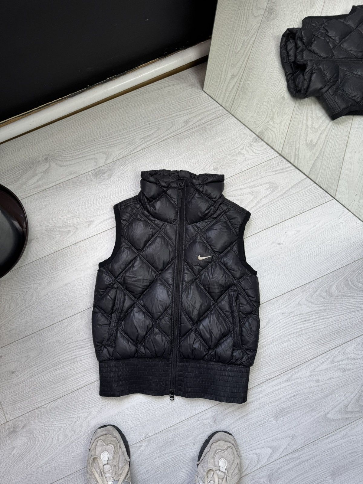 Nike × Vintage Nike 90s Vintage Puffer Woman Vest Faded Swoosh Y2K Size M Size S / US 4 / IT 40 - 1 Thumbnail