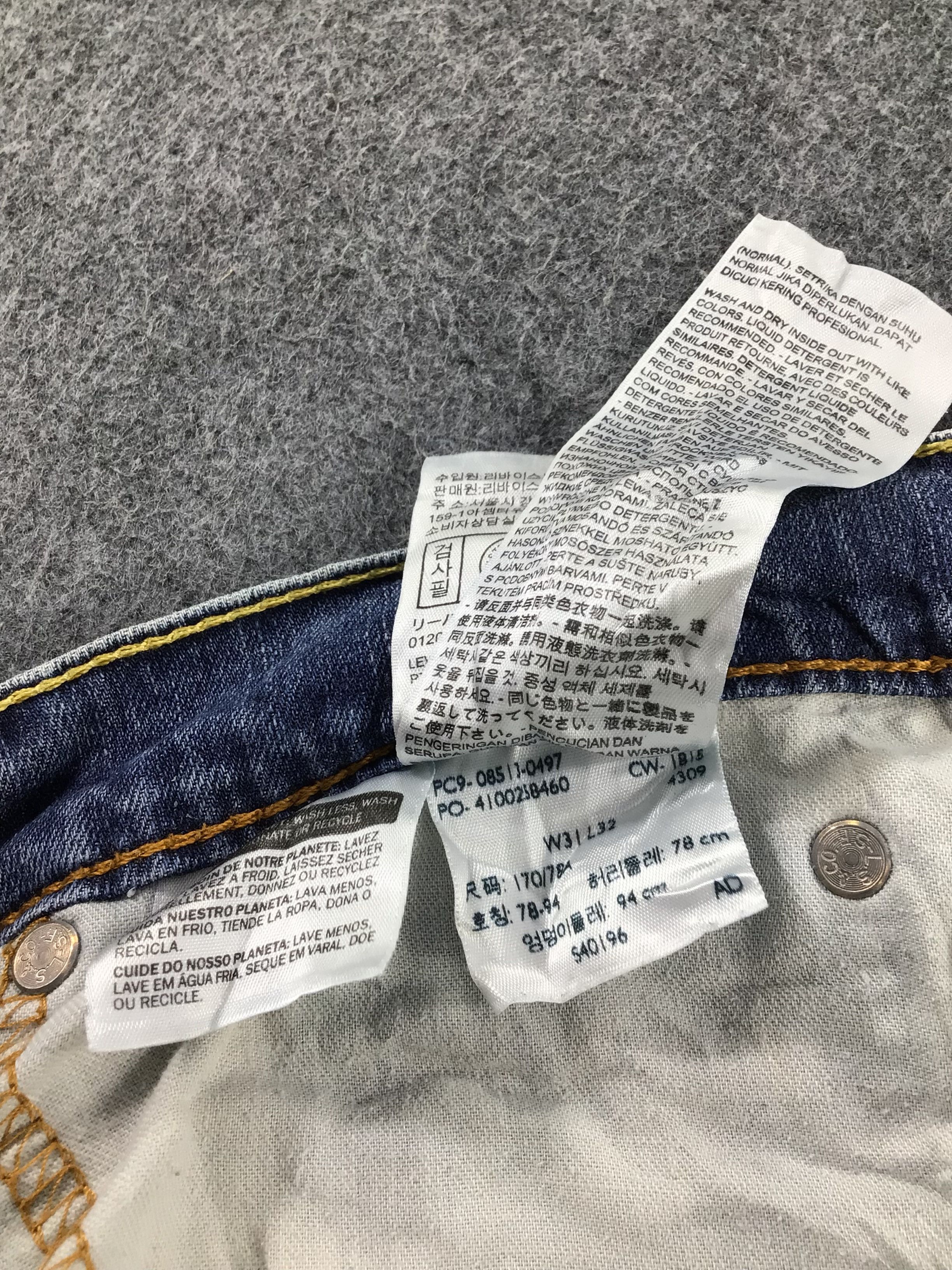 Levi's Vintage Levis 513 Jeans Faded Blue Denim KJ268 Size US 32 / EU 48 - 11 Thumbnail