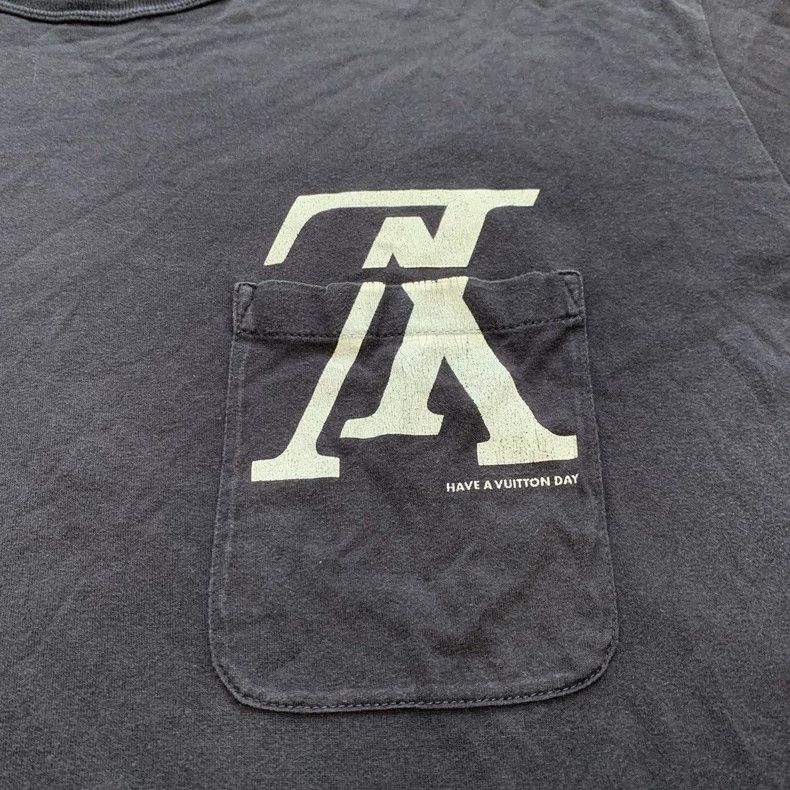 Louis Vuitton Louis Vuitton Pocket upside down logo short sleeve Size US XXL / EU 58 / 5 - 8 Thumbnail