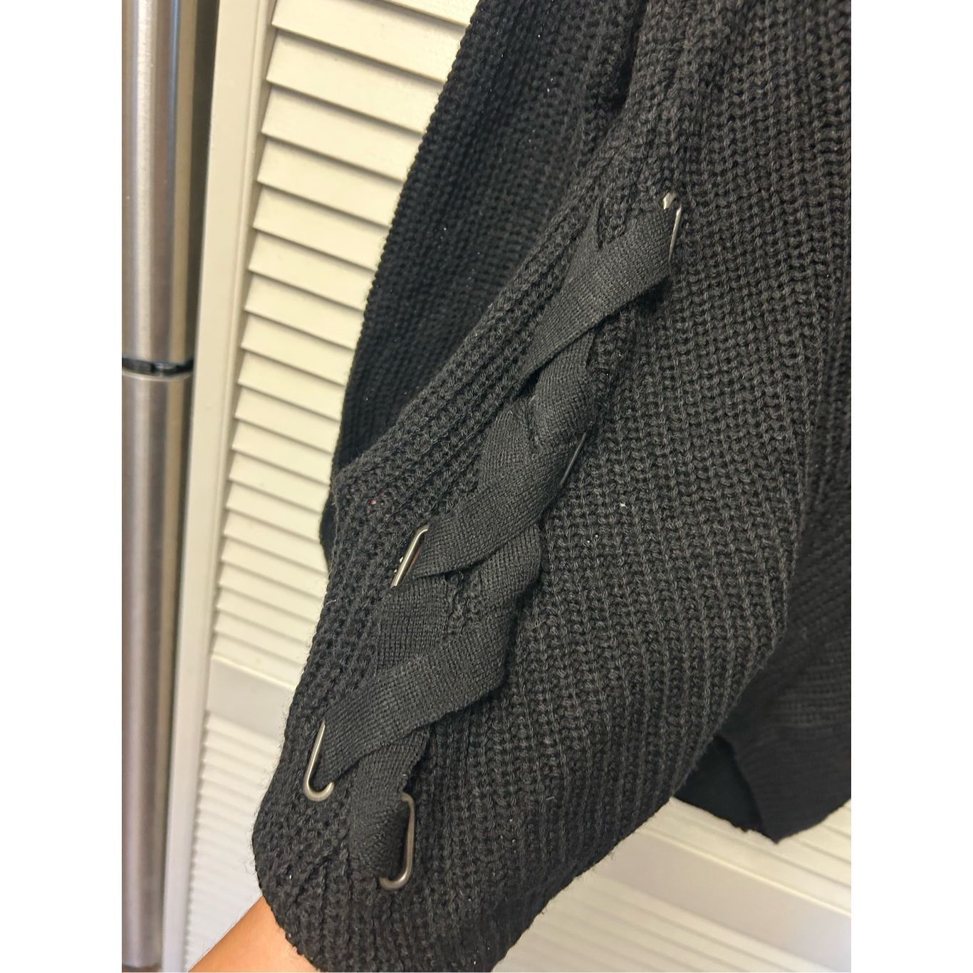 Almost Famous Absolutely Famous Macy's NWT Chunky Knit Tye Black Sweater, Size S / US 4 / IT 40 - 5 Thumbnail