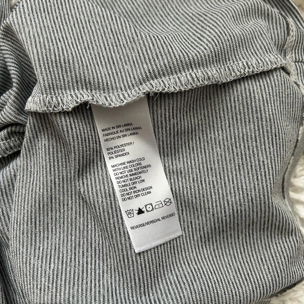 Izod IZOD Fitness Women's Size Medium Grey Striped T-Shirt Size M / US 6-8 / IT 42-44 - 4 Thumbnail