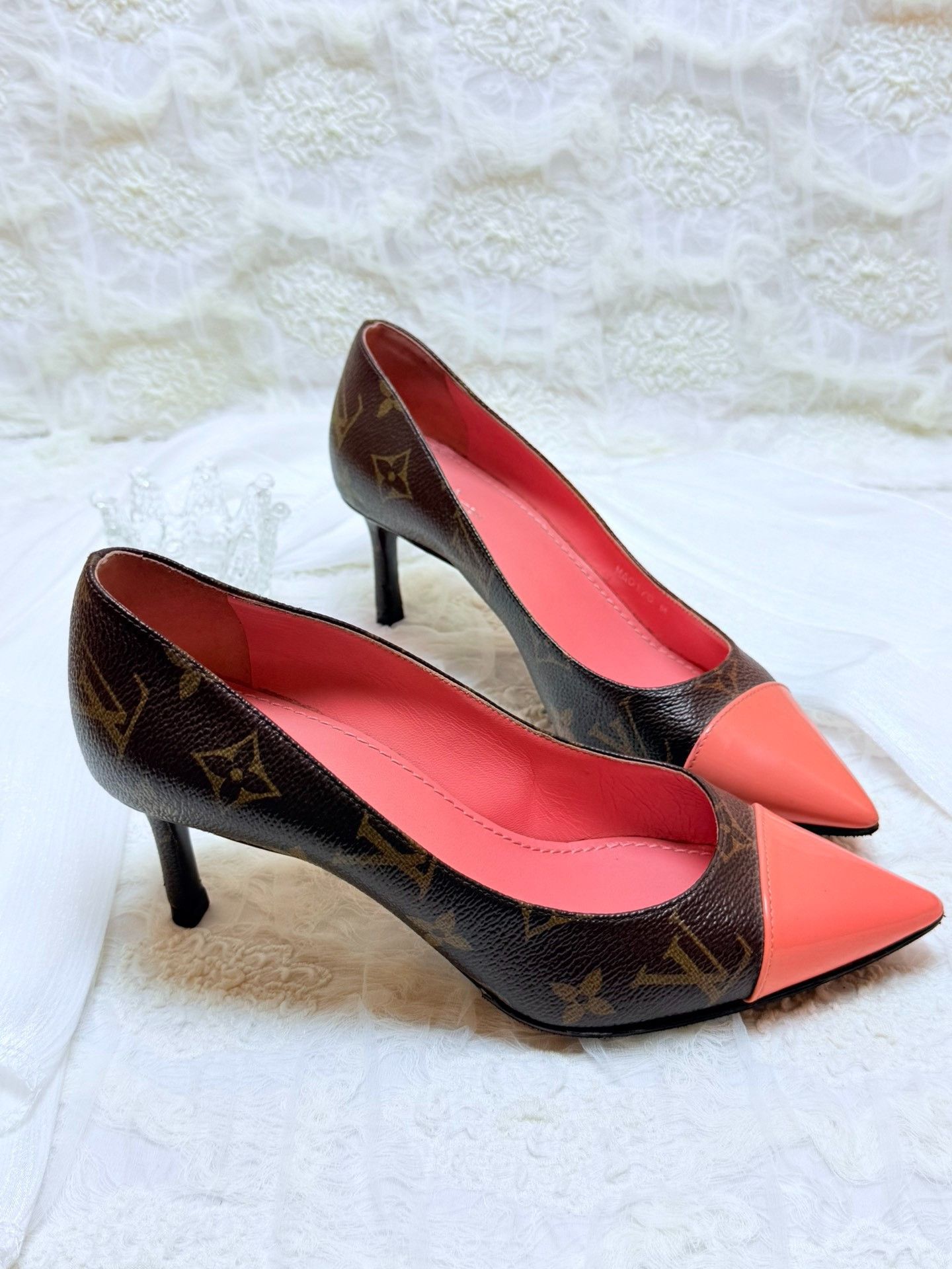 Louis Vuitton Louis Vuitton Red Lowtop Sneakers us_5 Women Size US 5 / IT 35 - 1 Thumbnail