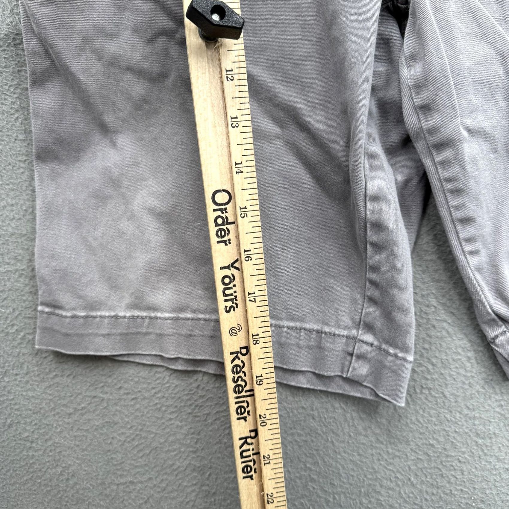 Tommy Bahama Tommy Bahama Shorts Mens 32 Gray Chino Stretch 11 Inseam Casual Cotton Summer Size US 32 / EU 48 - 5 Thumbnail