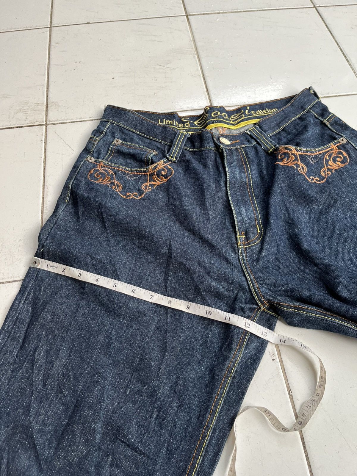 Coogi Coogi Tribal baggy style Size US 33 - 10 Thumbnail