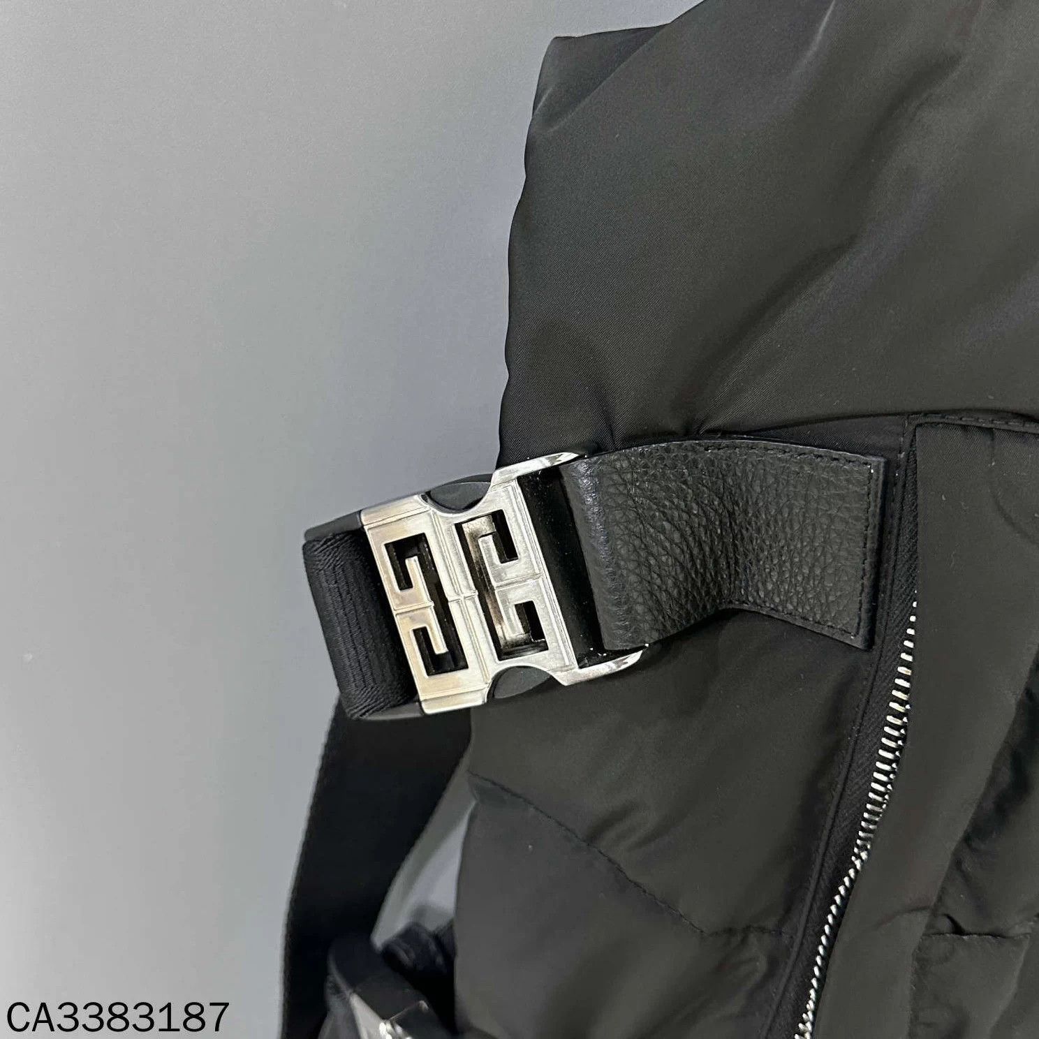 Givenchy GIVENCHY solid color metal detail down vest 98 New 46 faded Size US S / EU 44-46 / 1 - 7 Thumbnail