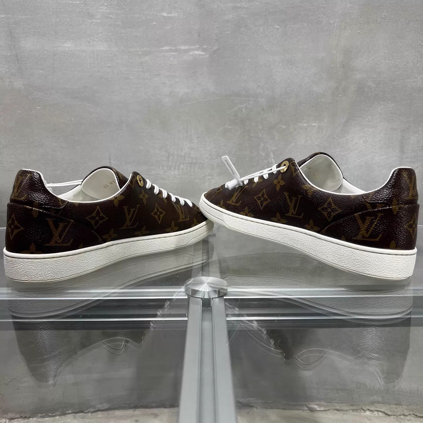 Louis Vuitton LV Monogram Casual Sneaker UK4/38 Size US 7.5 / IT 37.5 - 5 Thumbnail