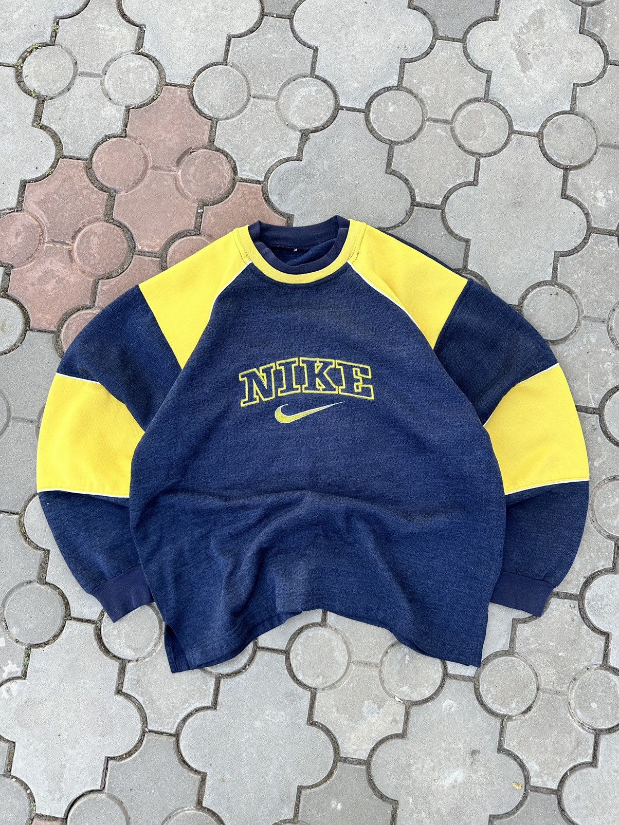 Vintage Nike Spell Out Center Logo Sweatshirt