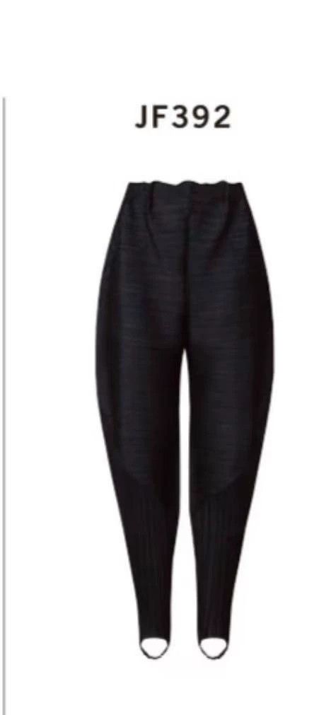Issey Miyake size:3 Black thick leg pants