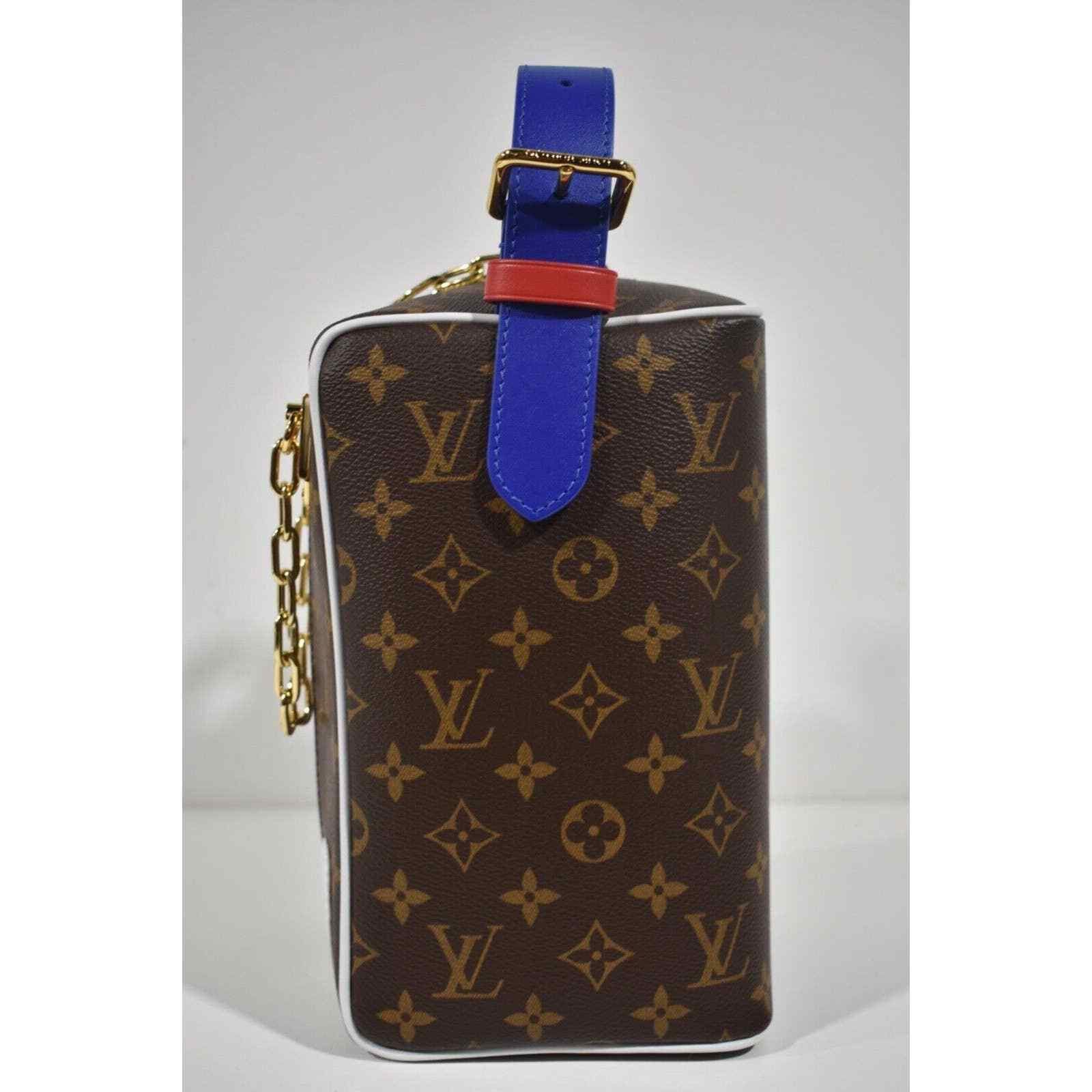 Louis Vuitton Louis Vuitton NBA Cloakroom Dopp Kit Travel Pouch Bag Size ONE SIZE - 8 Thumbnail