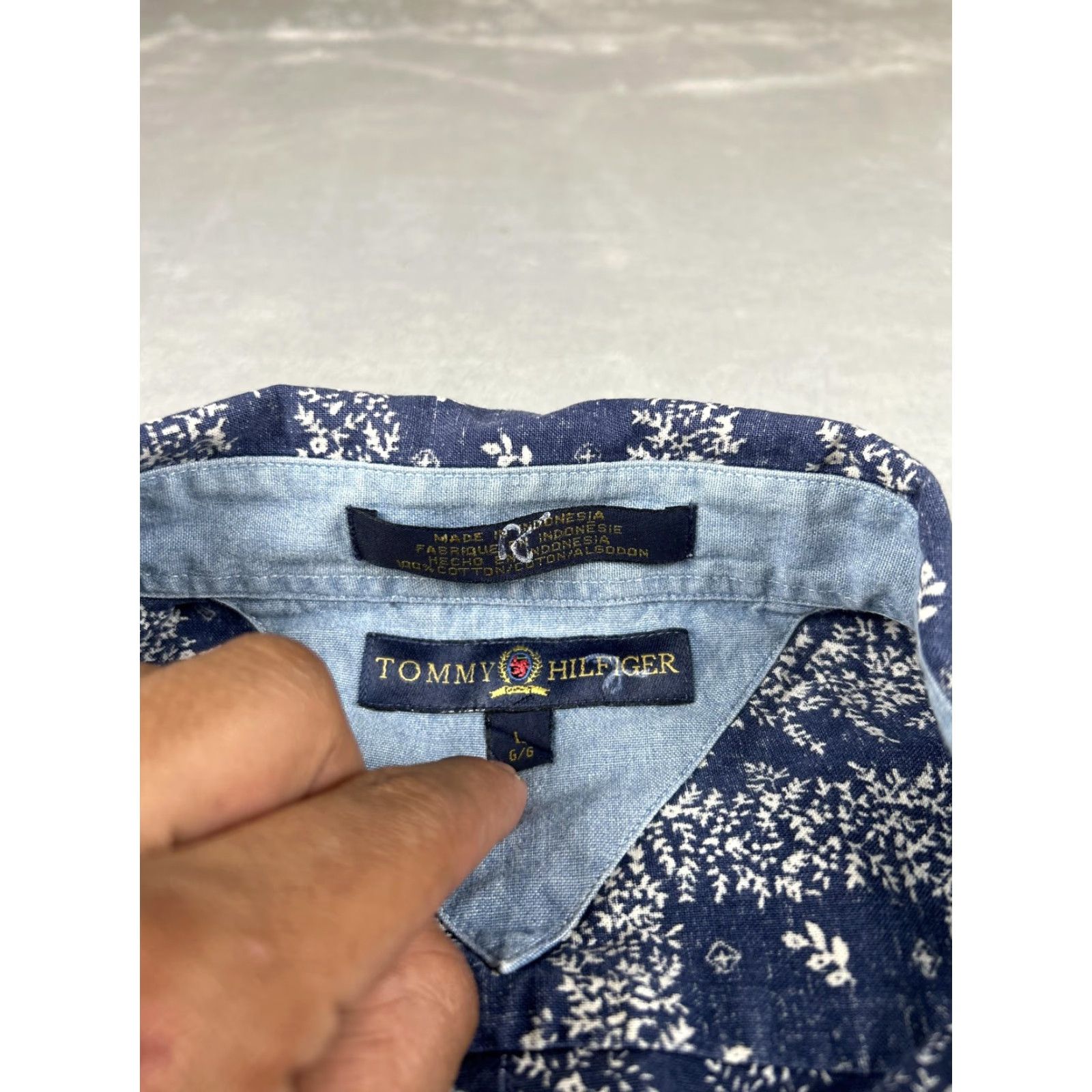 Tommy Hilfiger Tommy Hilfiger Shirt Mens Large Navy Blue Bandana Floral Long Sleeve Button Down Size US L / EU 52-54 / 3 - 5 Thumbnail