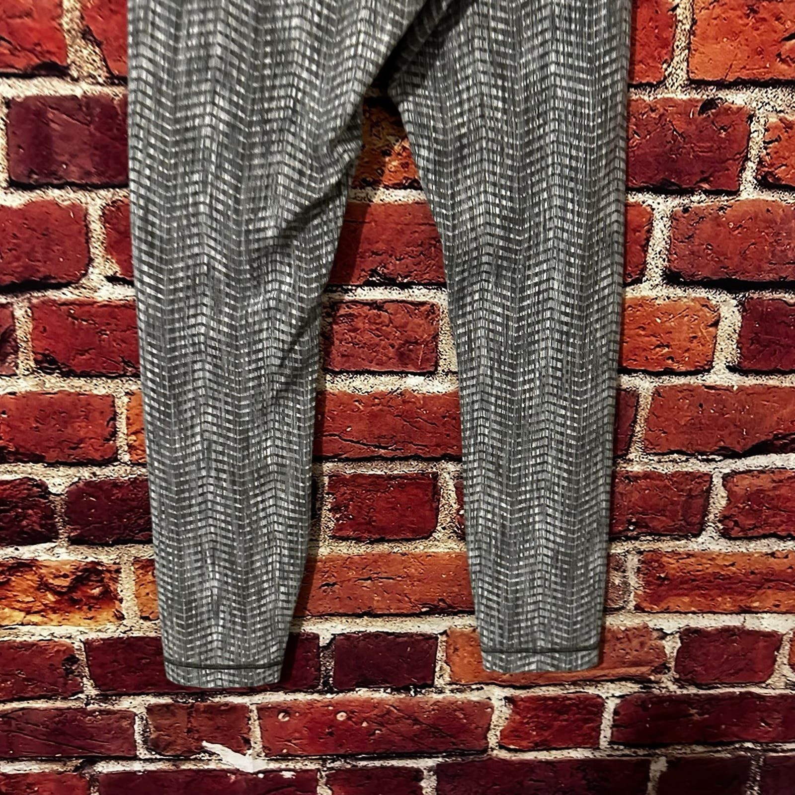 Lululemon lululemon leggings size 4 Size 27" / US 4 / IT 40 - 6 Thumbnail