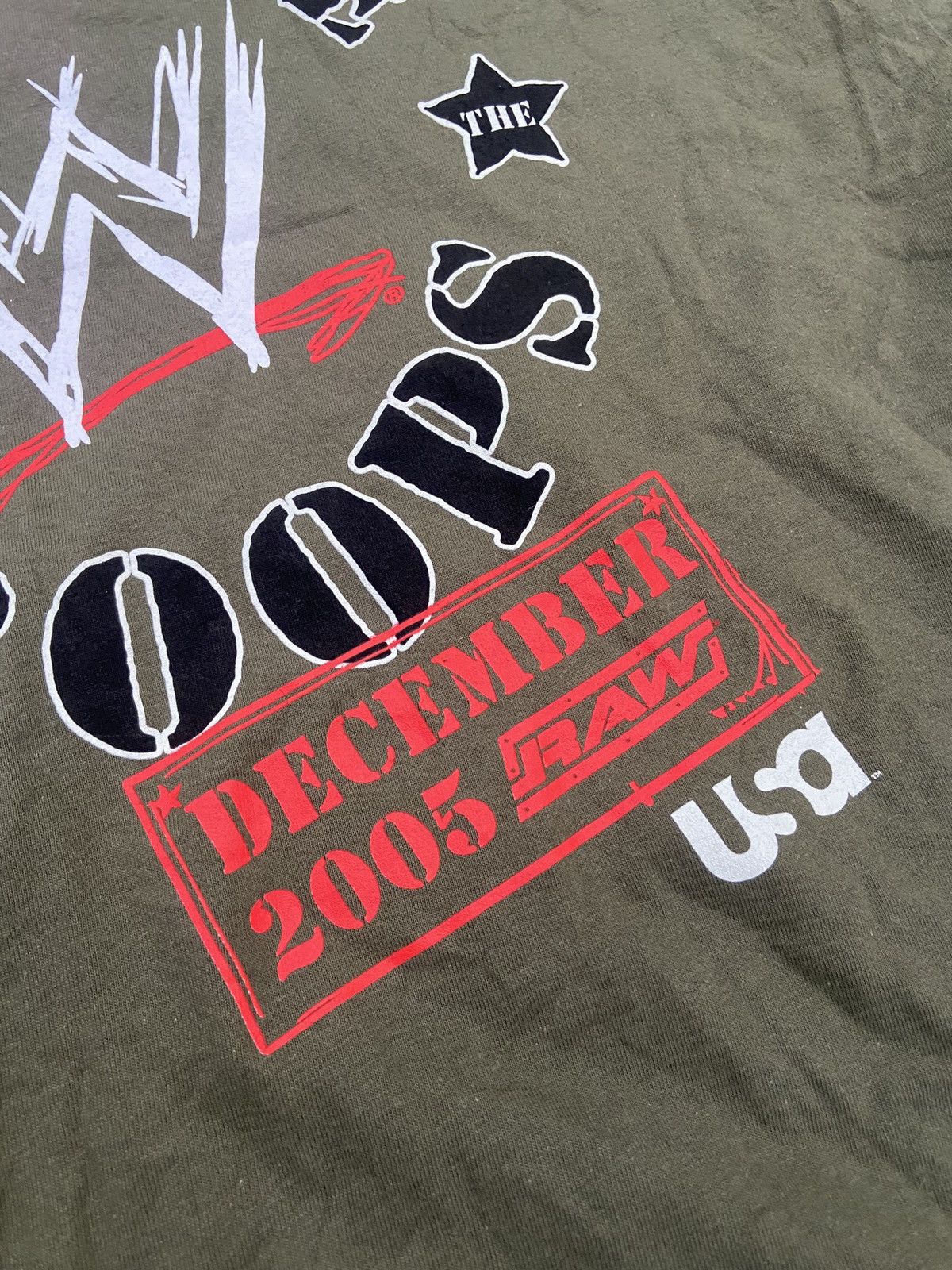 WWE Vintage WWE tribute to the troops 2005 t shirt Size US L / EU 52-54 / 3 - 3 Thumbnail