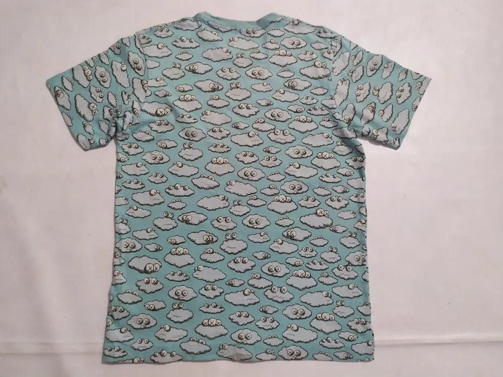 Kaws × Uniqlo Uniqlo x Kaws Fullprint Art Tshirt Size US S / EU 44-46 / 1 - 3 Thumbnail