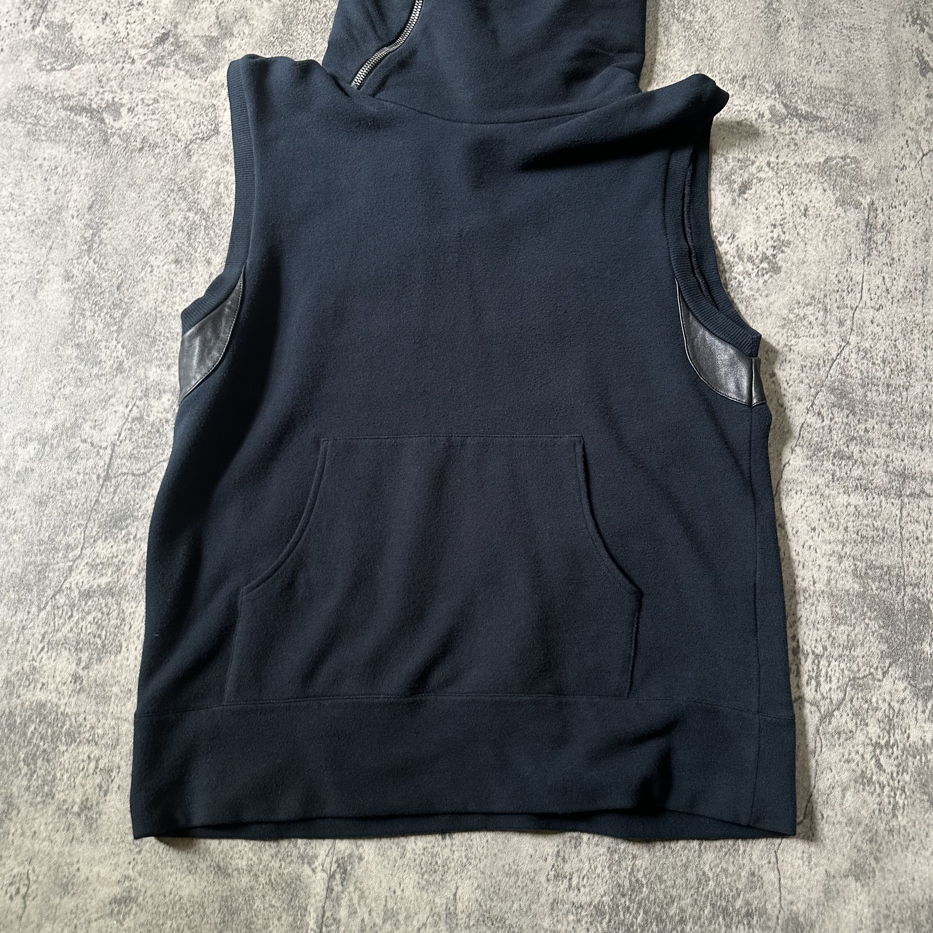 Dior AW04 ‘Leather Appliqué’ High-Neck Sleeveless Hoodie Size US S / EU 44-46 / 1 - 9 Thumbnail