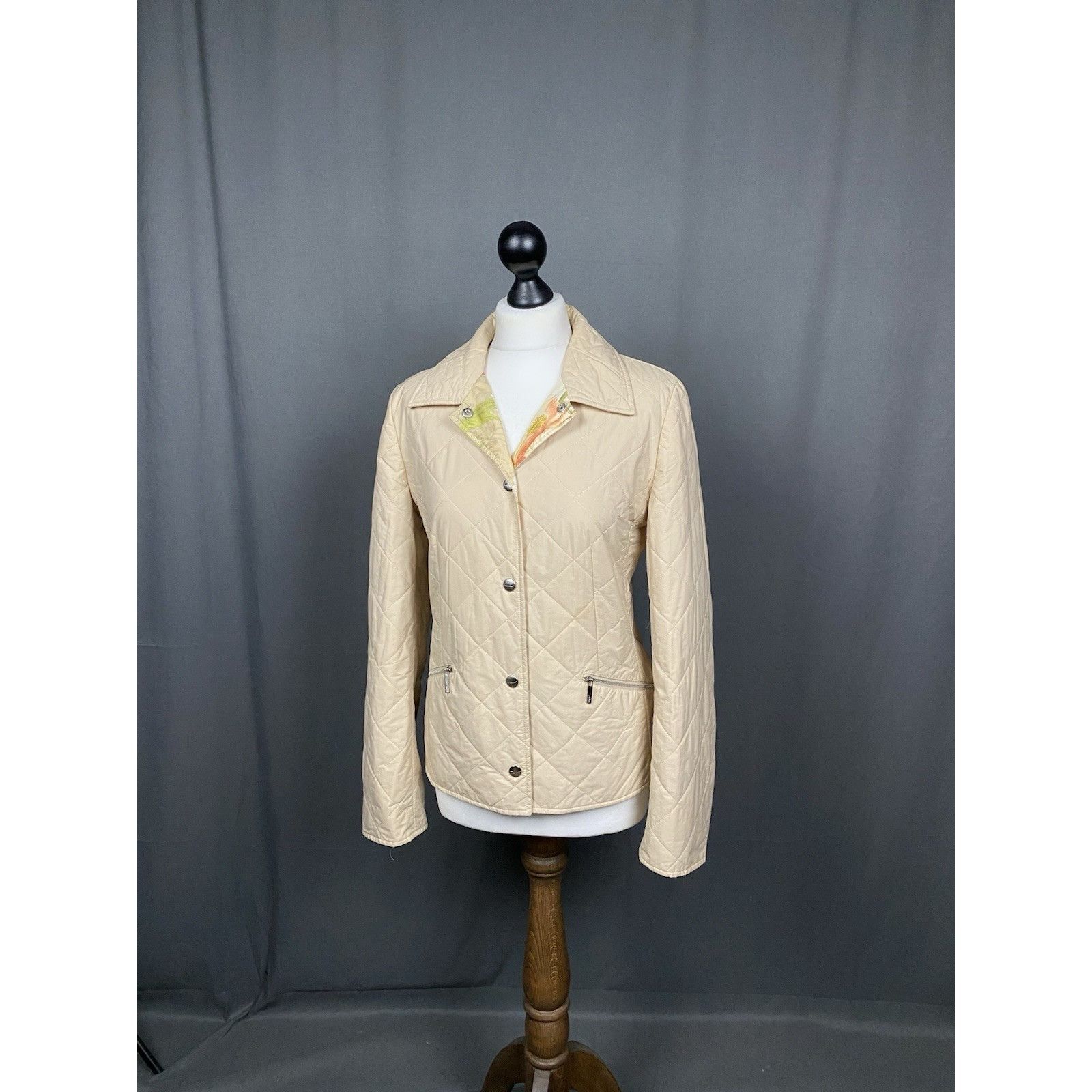 Salvatore Ferragamo Salvatore Ferragamo Floral Lining Women's Beige Pink Quilted Size M / US 6-8 / IT 42-44 - 4 Thumbnail