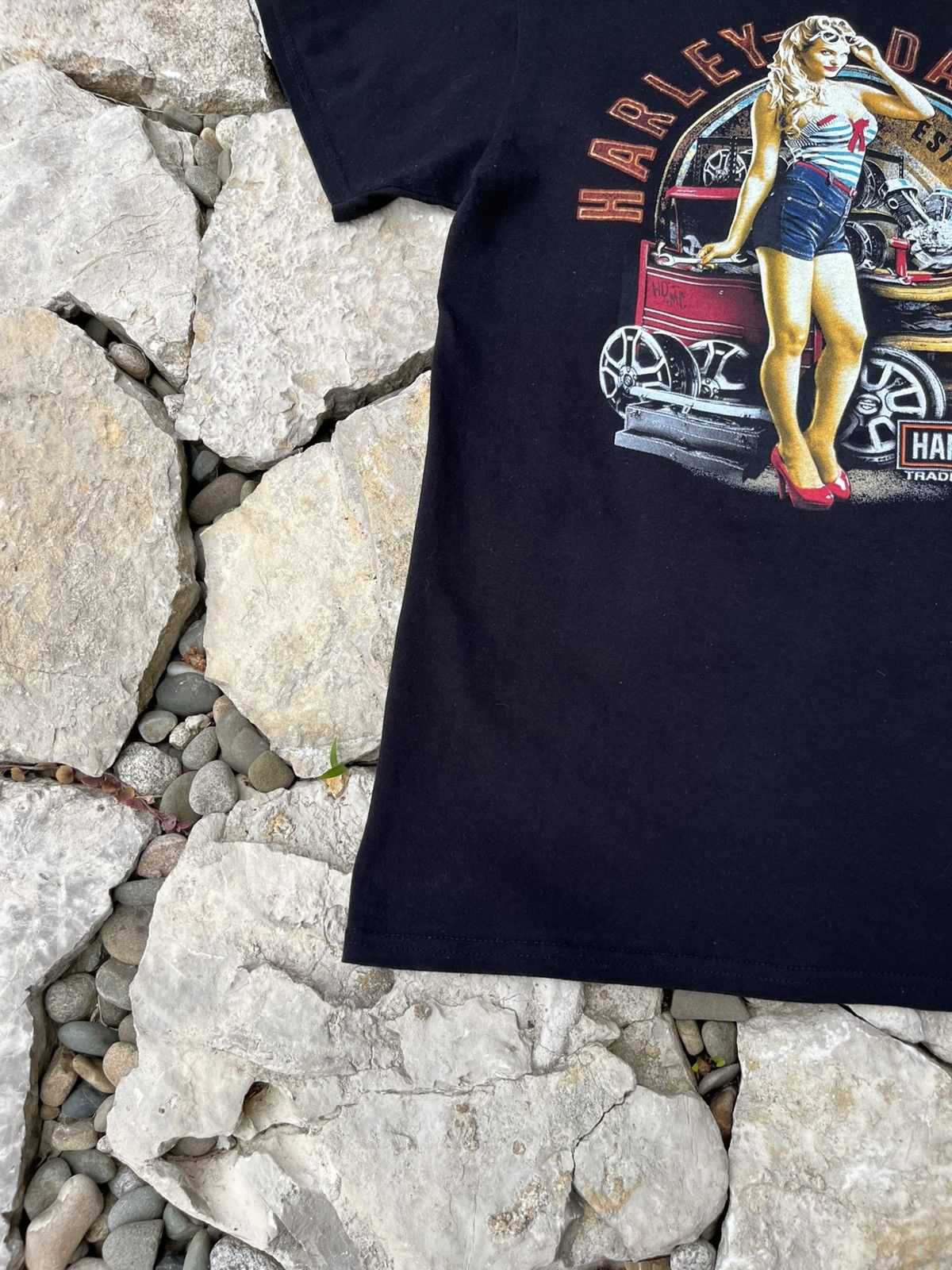 Harley Davidson Vintage Harley-Davidson pinup girl lady wheels t-shirt tee Size US M / EU 48-50 / 2 - 7 Thumbnail