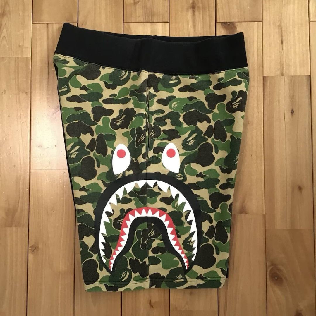 Bape BAPE Side Shark sweat shorts black x ABC camo green