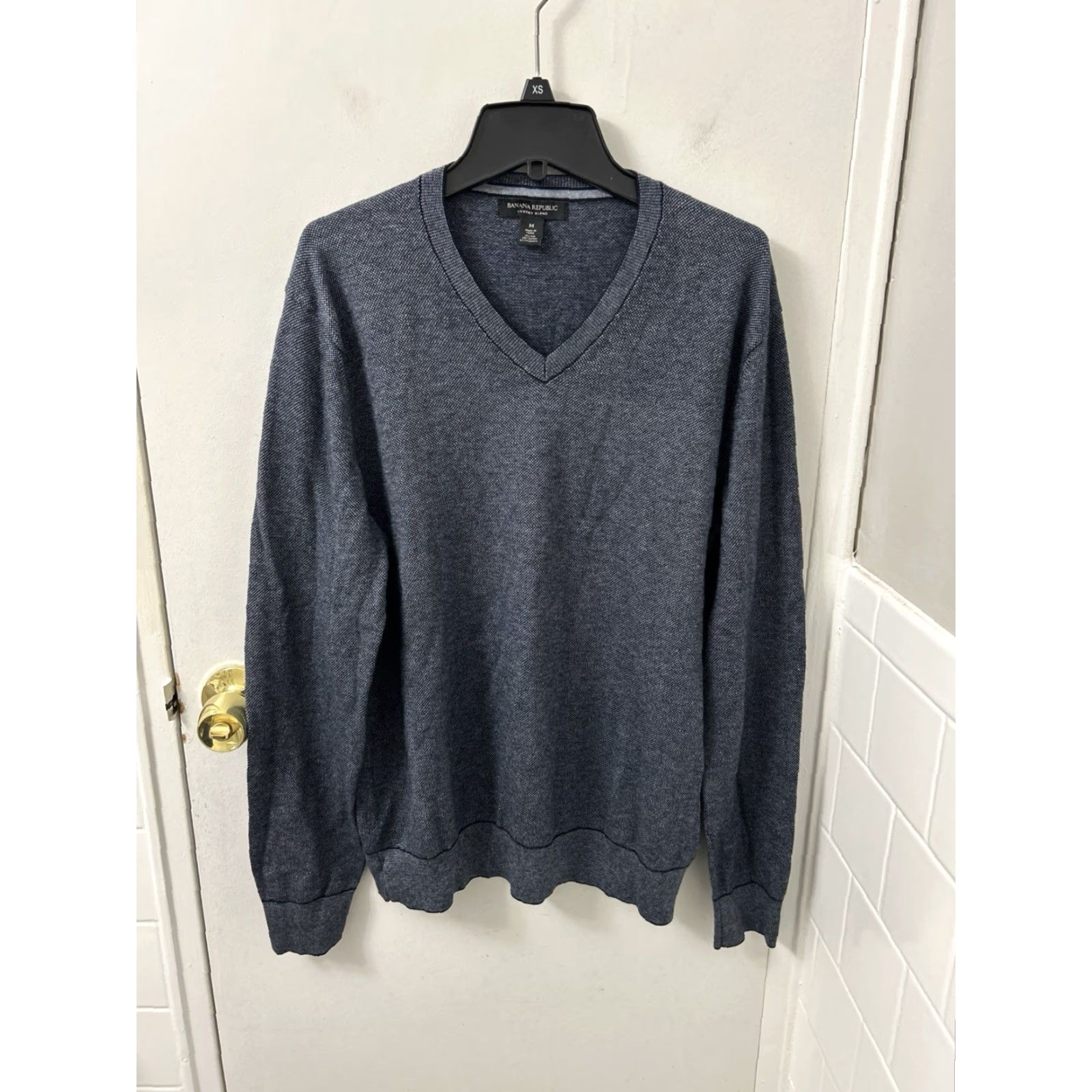 Banana Republic Banana Republic Sweater Mens Medium Blue V-Neck Silk Cotton Cashmere Luxury Blend Pullover Association Designer All Seasons Lightweight Regular Knit Size US M / EU 48-50 / 2 - 2 Thumbnail