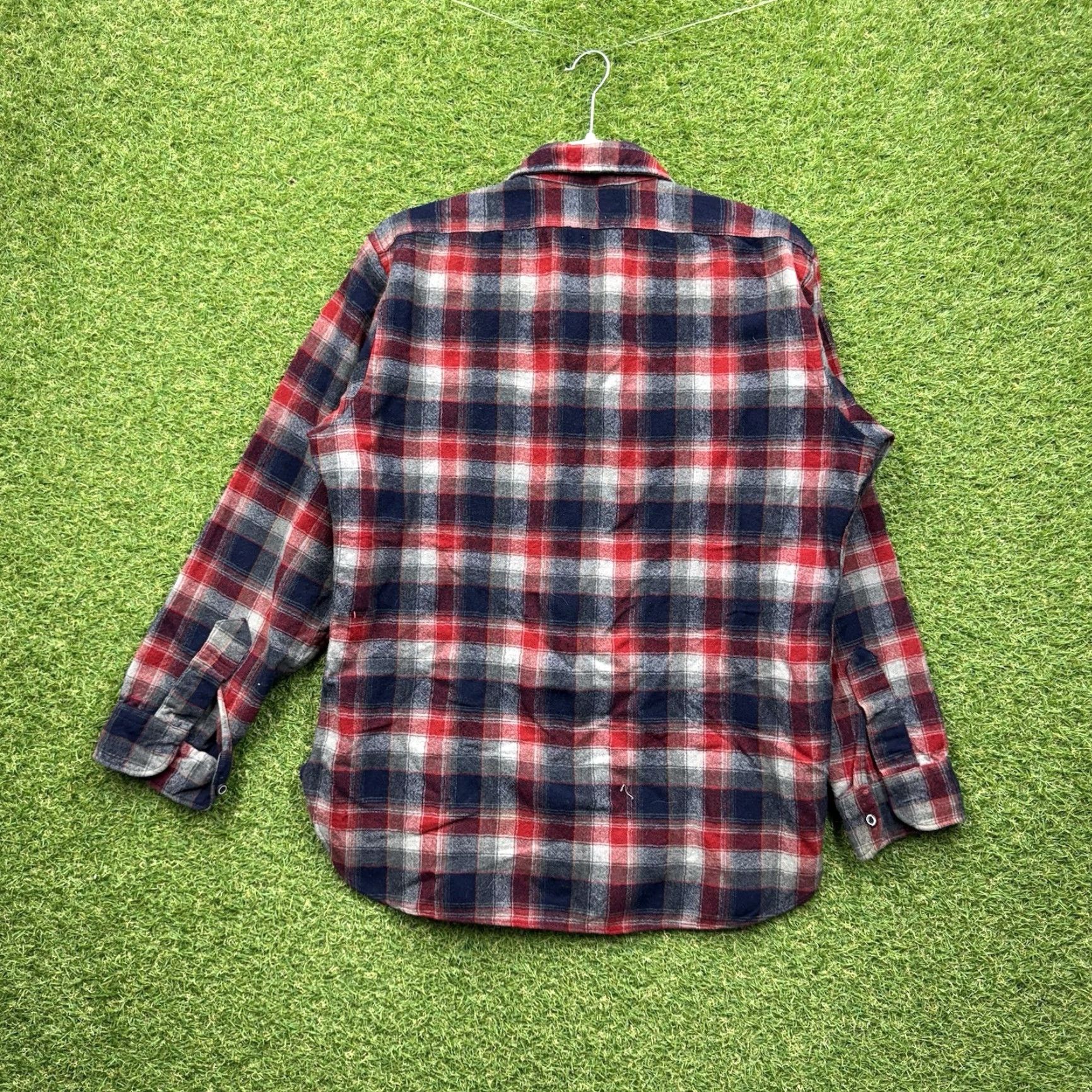 Pendleton VINTAGE Pendleton Wool Flannel Mens Large USA Made Plaid 90s Hiking Outdoor Button-Up Shirt Size US L / EU 52-54 / 3 - 2 Thumbnail